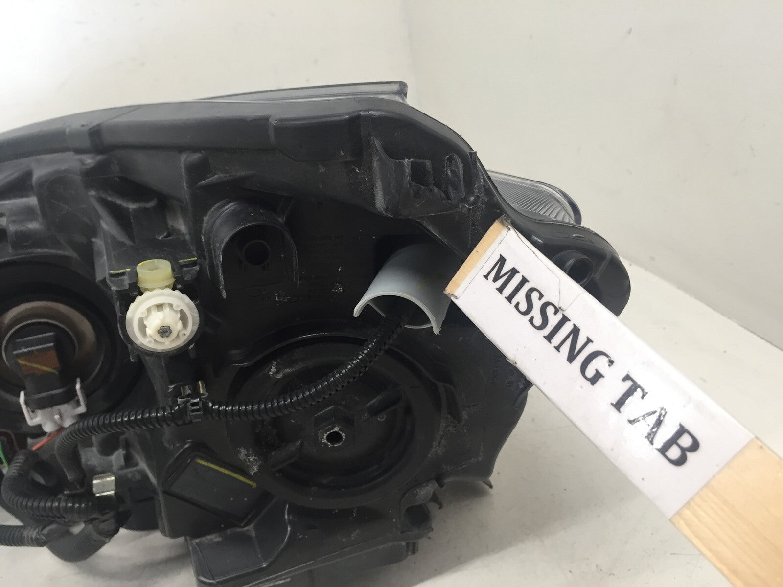 Headlight Damaged Halogen Passenger RH Nissan Sentra 16-2018 26010-3YU0A OEM