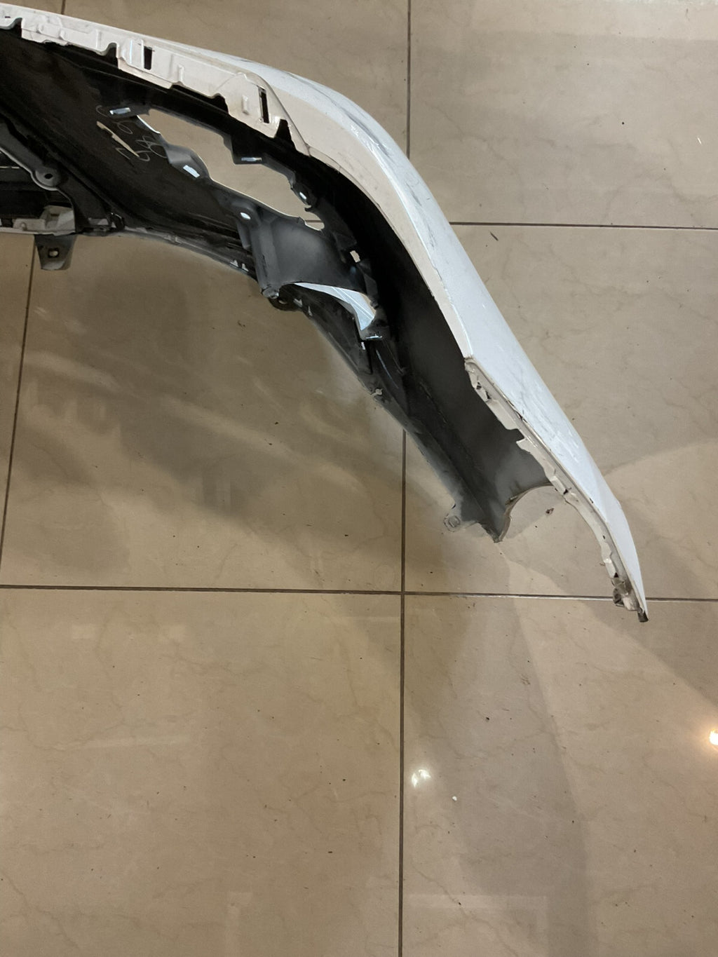 Front Bumper Cover White Toyota Camry XSE SE Hybrid SE 2018-20 52119++06E20 OEM