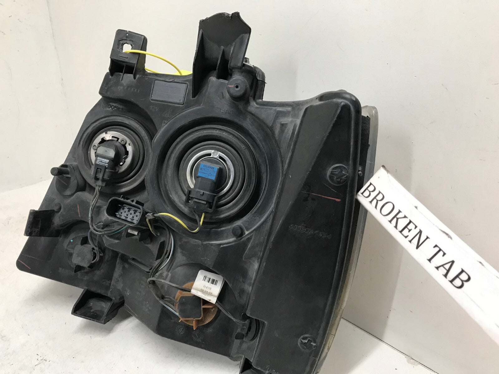 Headlight Damaged Right RH Passenger Chevrolet Suburban 2007-2014 15950808 OEM