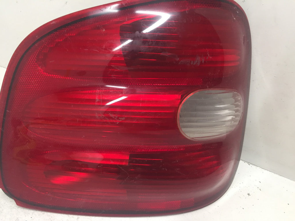 Tail light Damaged Lamp Rear Passenger RH Ford F150 97-00 F65Z-13404-BG OEM