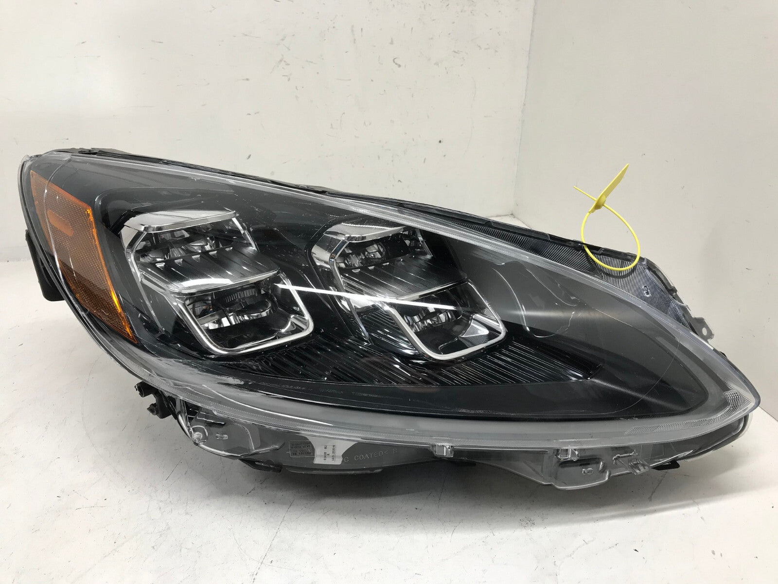 Headlight Damaged LED Passenger RH Ford Escape 2020 2021 LJB6-13E014-AF OEM