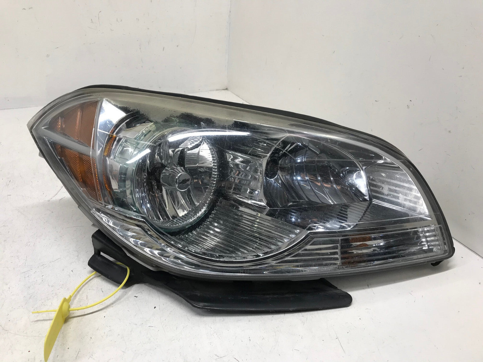 Headlight Damaged Right RH Passenger Chevy Malibu 2008-2012 16580006-B OEM