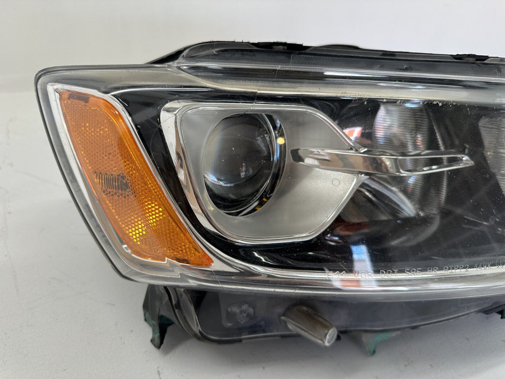 Headlight Damaged Passenger RH 2014 - 2016 Jeep Grand Cherokee 68236108AC OEM