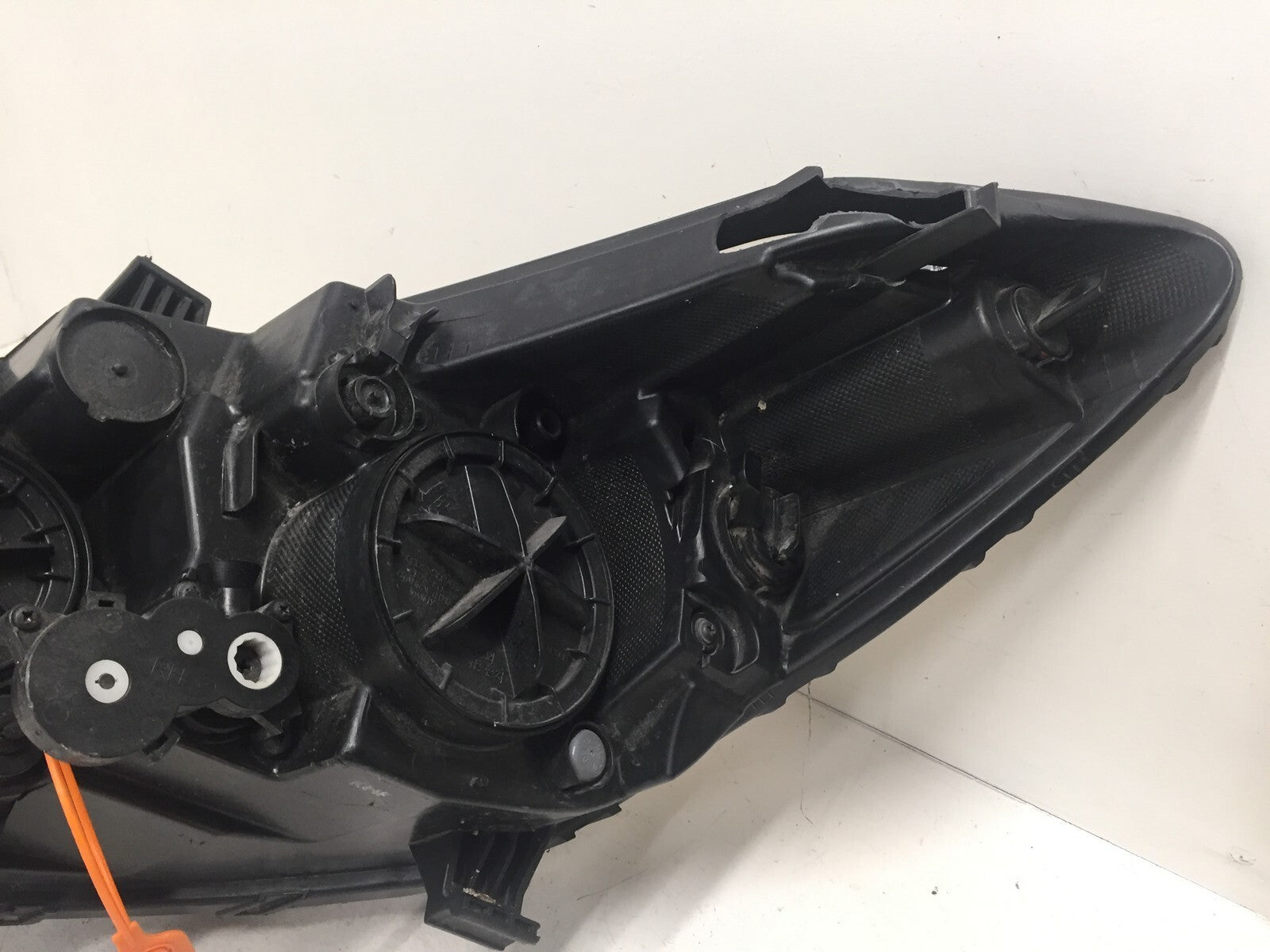 Xenon Headlight Damaged Lamp Right Passenger RH Kia Forte 2014-2016 92102-A7 OEM