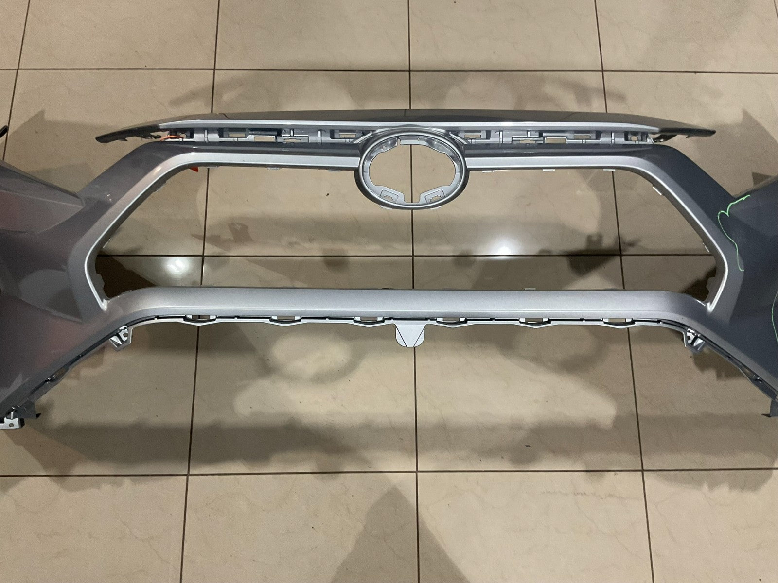 Front Bumper Cover Silver Toyota RAV4 LE/XLE/Hybrid LE 2019-2020 52119 0r200 OEM