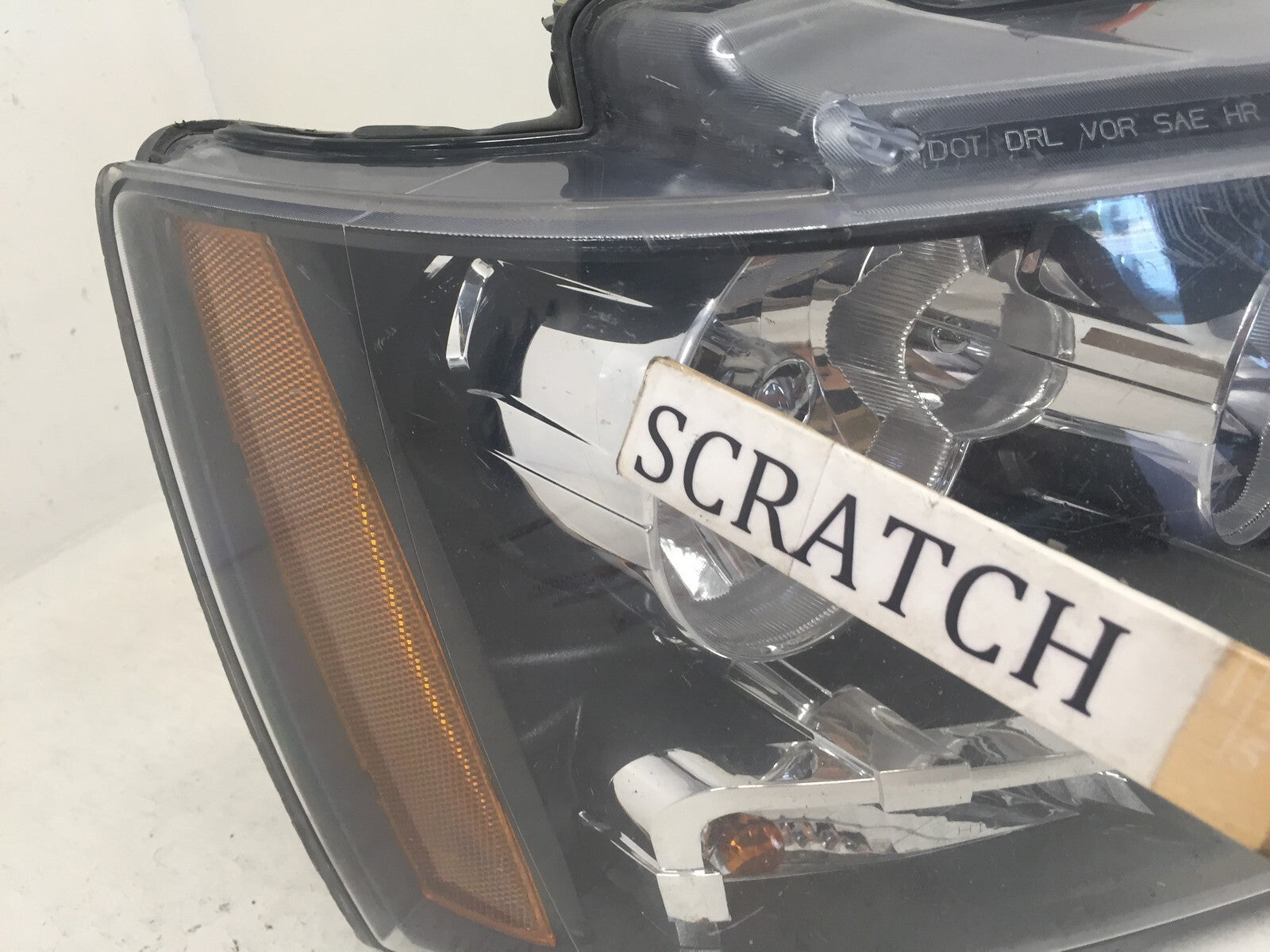 Headlight Damaged Right RH Chevy Suburban Tahoe Avalanche 2007-2014 20760579 OEM