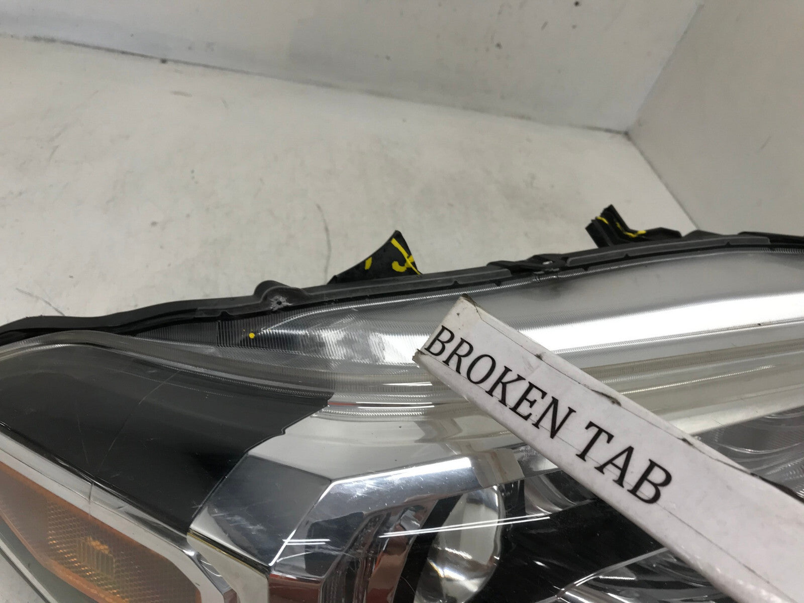 Headlight Damaged Right Passenger RH Toyota Tacoma 2016-2018 8111004270 OEM2