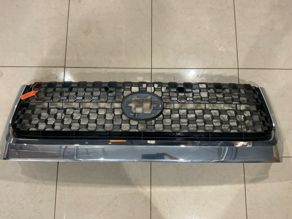 Grill Grille Black/Silver 2018 2019 2020 Toyota Tundra SR5 53285+0c010 OEM