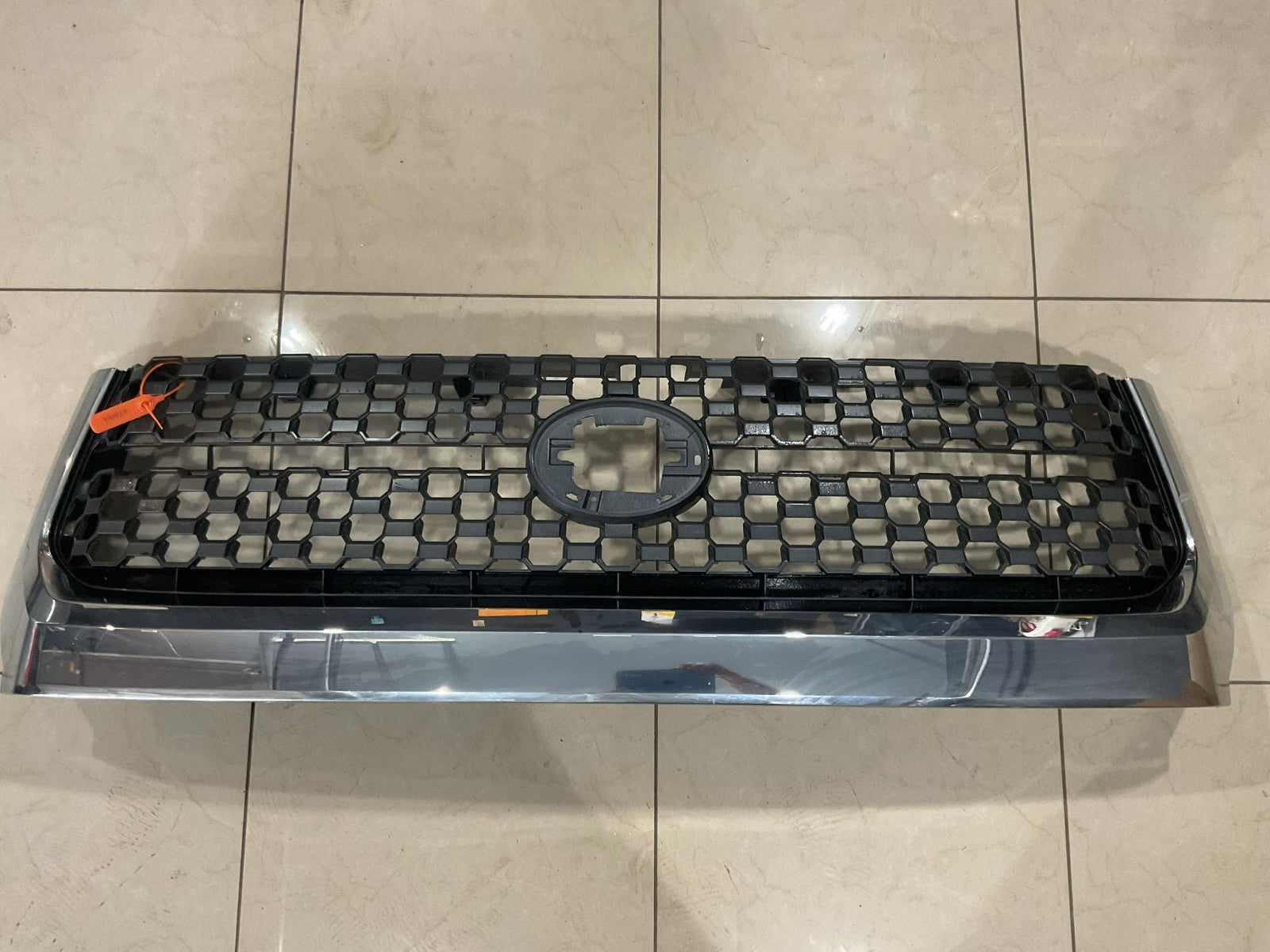 Grill Grille Black/Silver 2018 2019 2020 Toyota Tundra SR5 53285+0c010 OEM