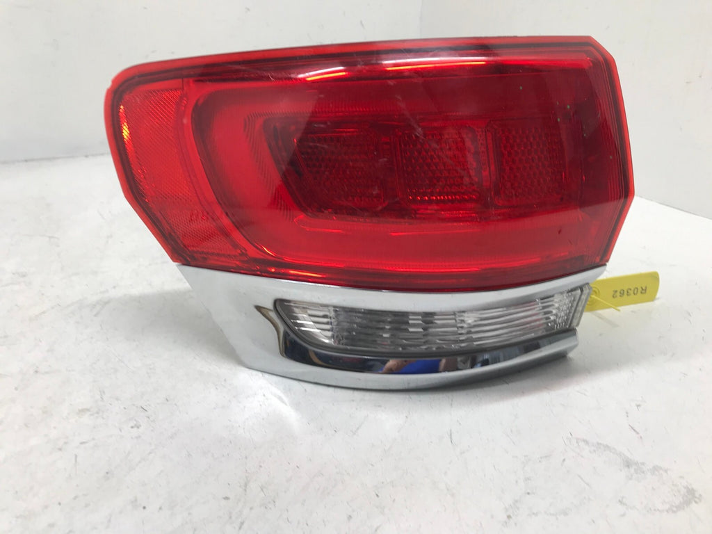 Tail light Damaged Driver LH Jeep Grand Cherokee 2014 17 18 2019 68110017AE OEM