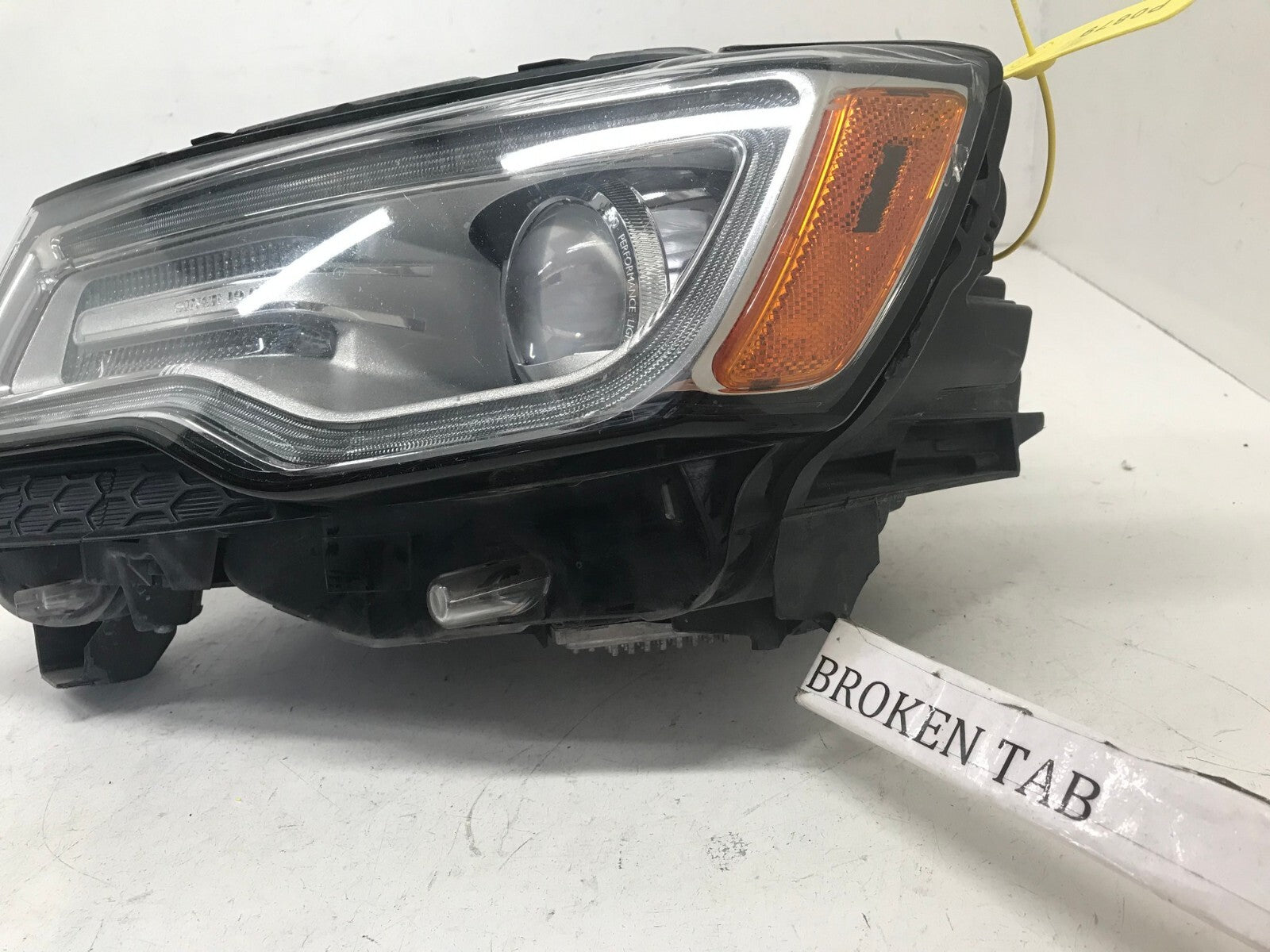 Headlight Damaged Left Driver LH Jeep Grand Cherokee 2016-2021 68144703AC OEM