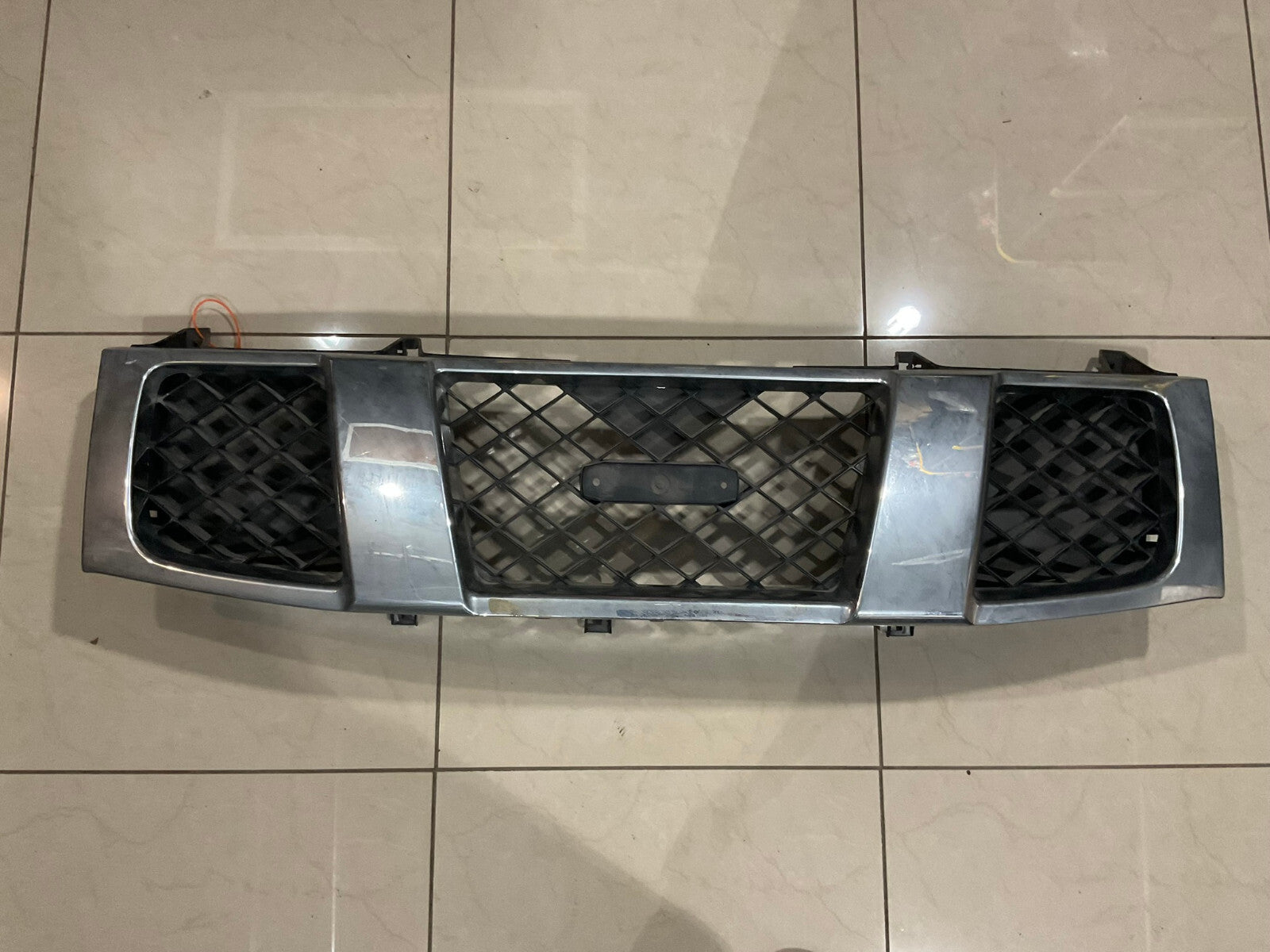 Grill Grille Black And Silver 2005 2006 2007 Nissan Pathfinder OEM