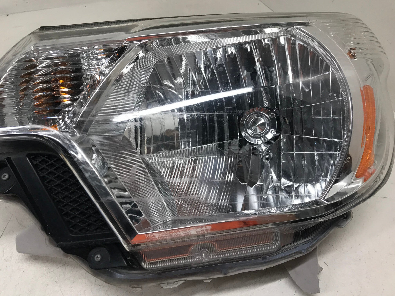 Headlight Damaged Head Lamp Driver LH Toyota Tacoma 2012-2015 8115004180 OEM2