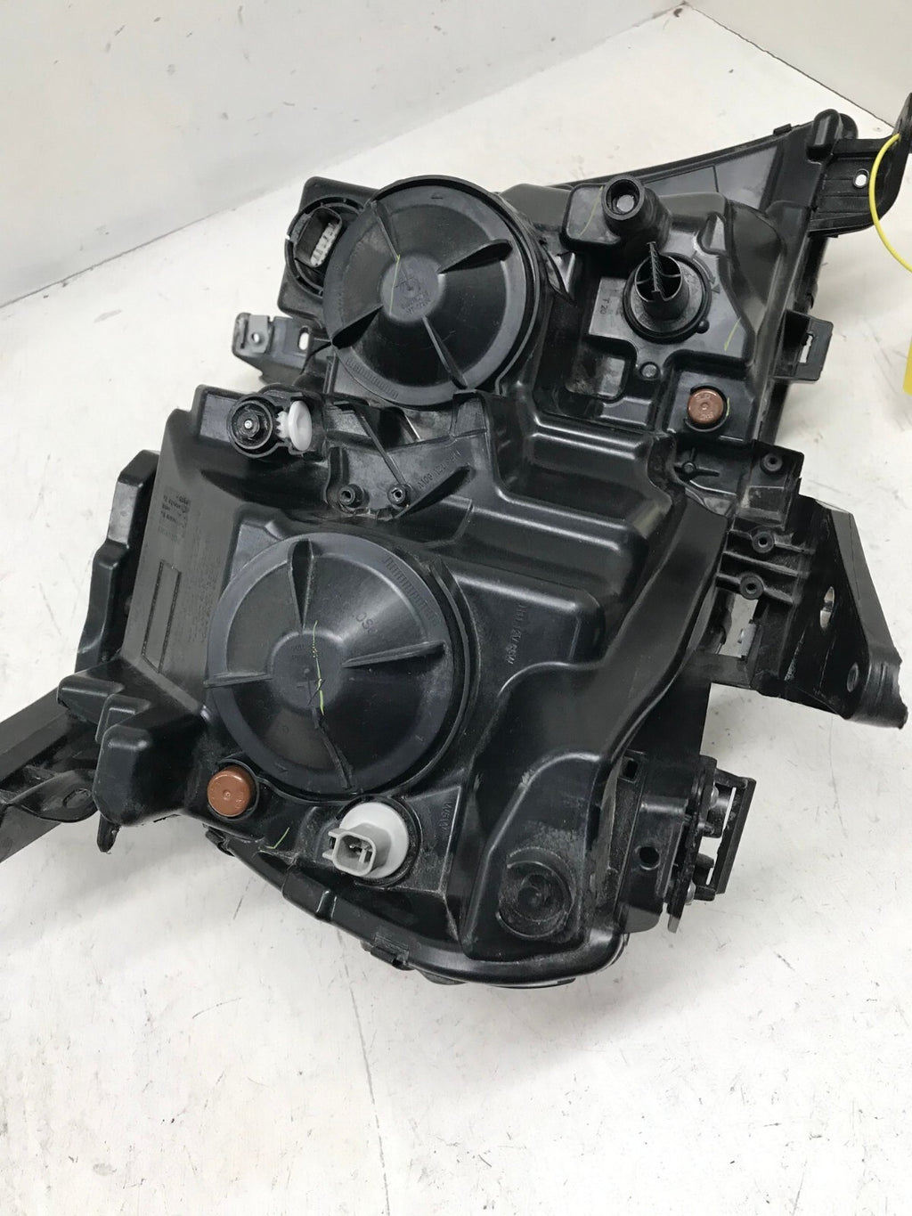 Headlight Damaged Passenger RH Right 19-24 Ram 1500 68316086AJ OEM