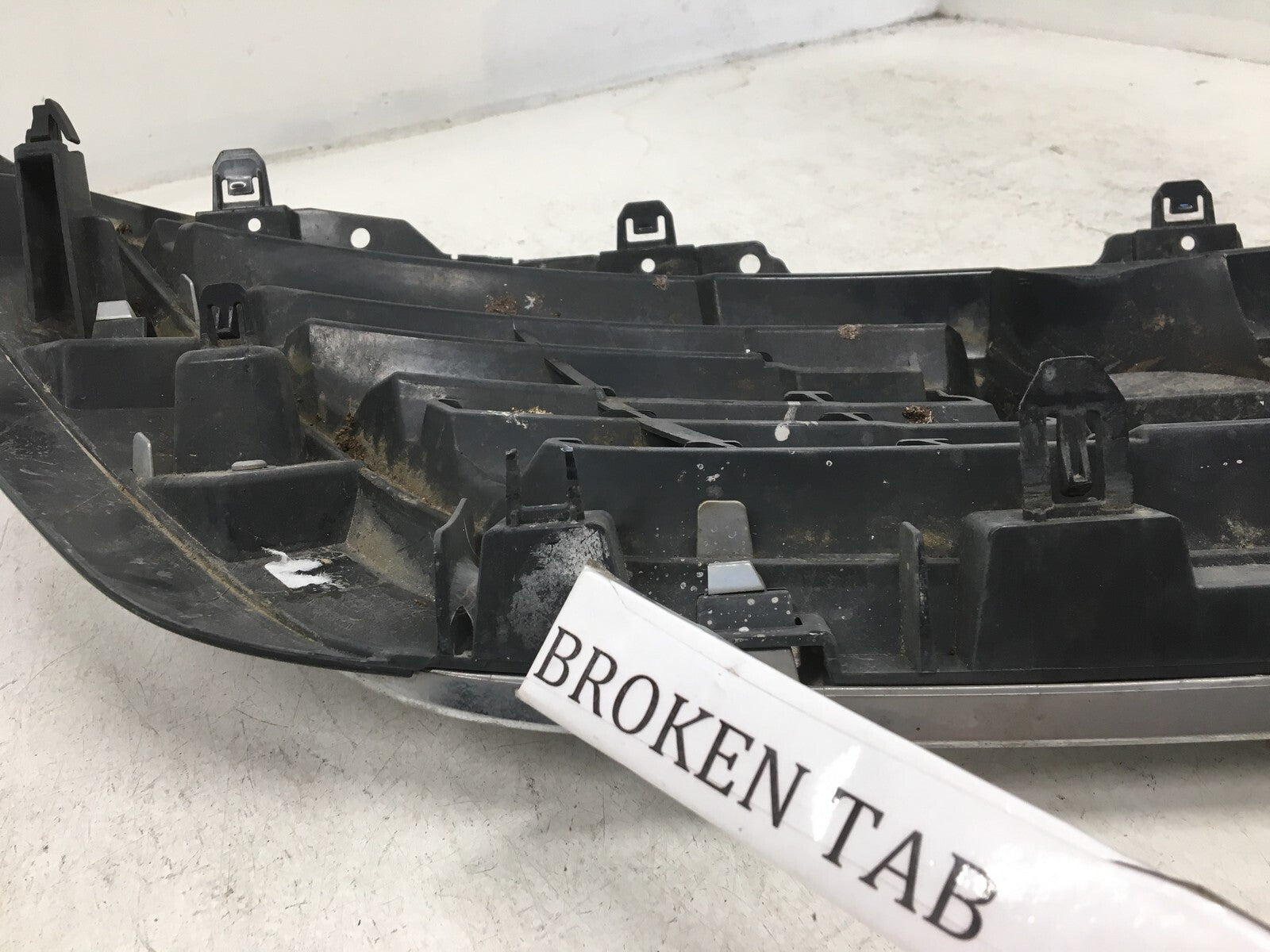 Grille Grill Nissan Altima 2016-2018 62310-9HS1A OEM