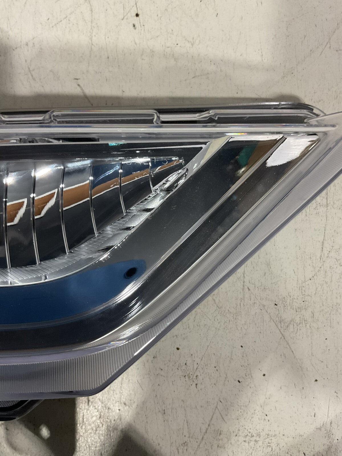 Fog light Damaged Passenger RH 21-23 Ford F-150 Tab broke 08-330-2061R-B OEM
