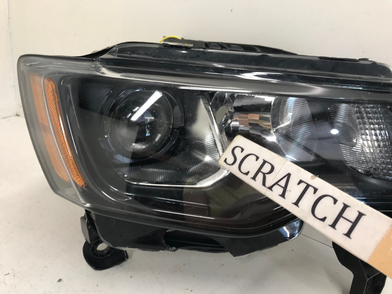 Headlight Damaged Passenger RH Jeep Grand Cherokee 2017-2020 68266646AE OEM