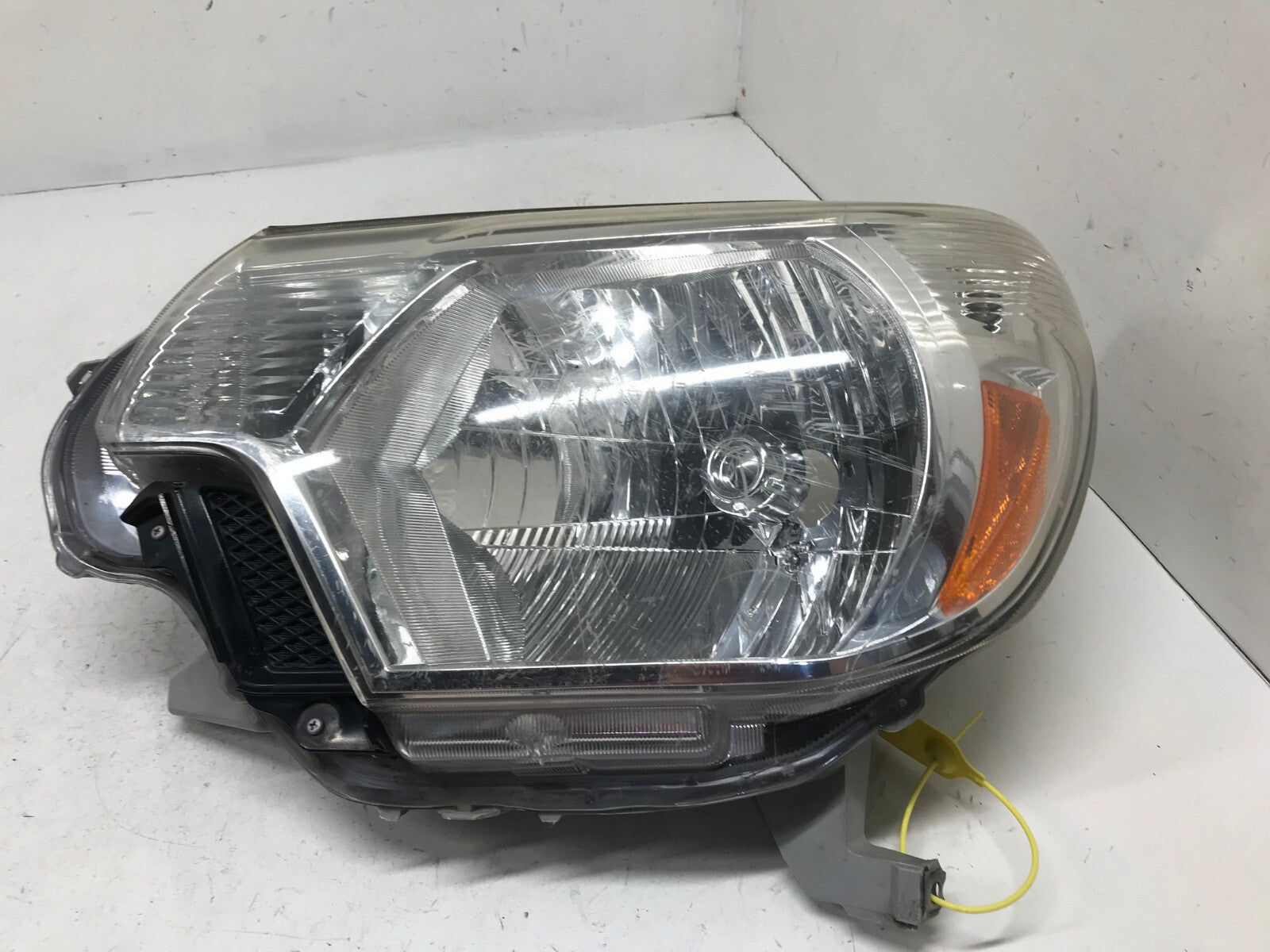 Headlight Damaged Left LH Driver Toyota Tacoma 2012 2015 CAPA