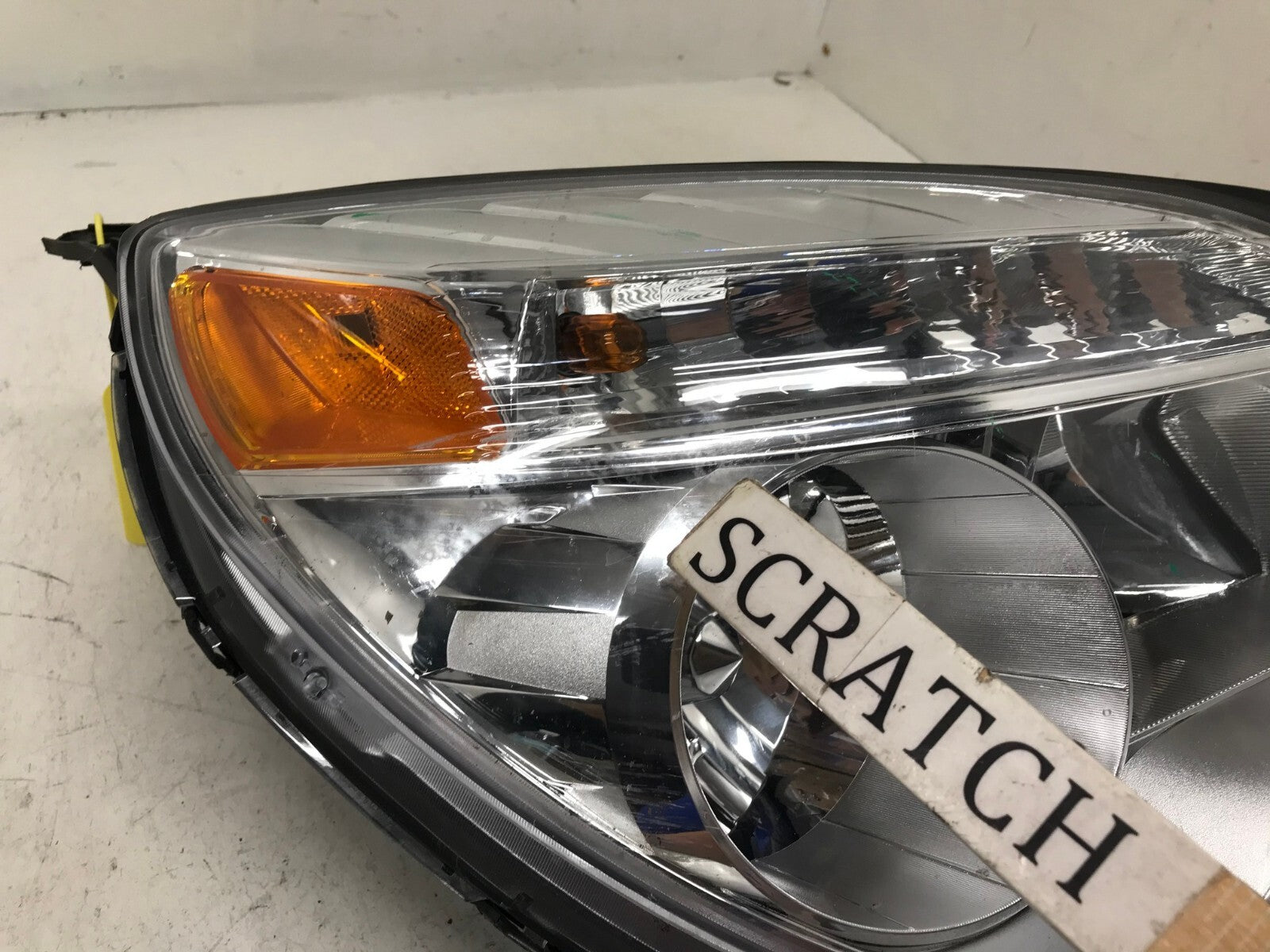 Headlight Damaged Passenger RH Right 10-15 Chevy Equinox LS/LT 20997473 OEM