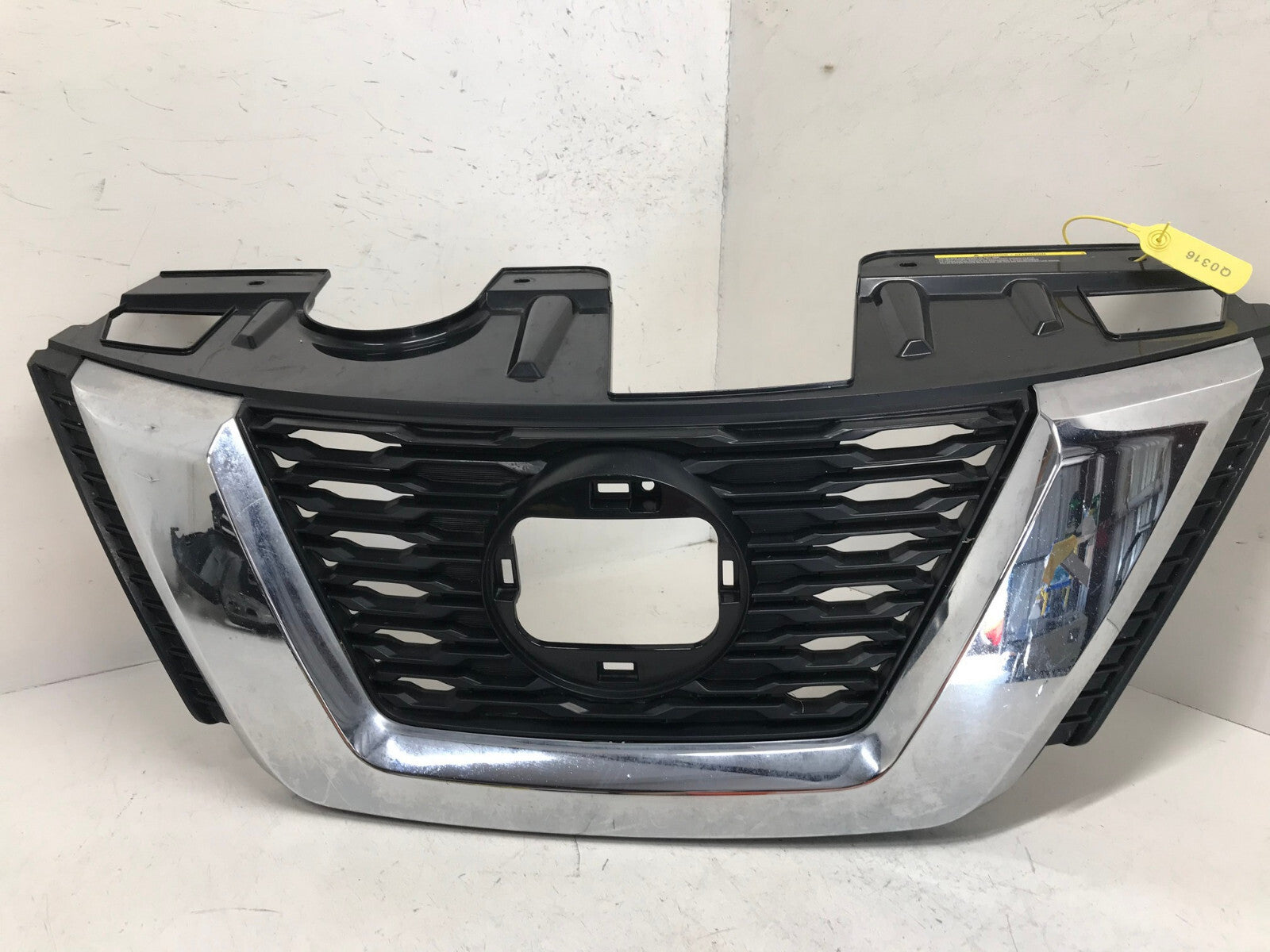 Grille Grill 2016-2018 Nissan Rogue 62310-5HR0A OEM