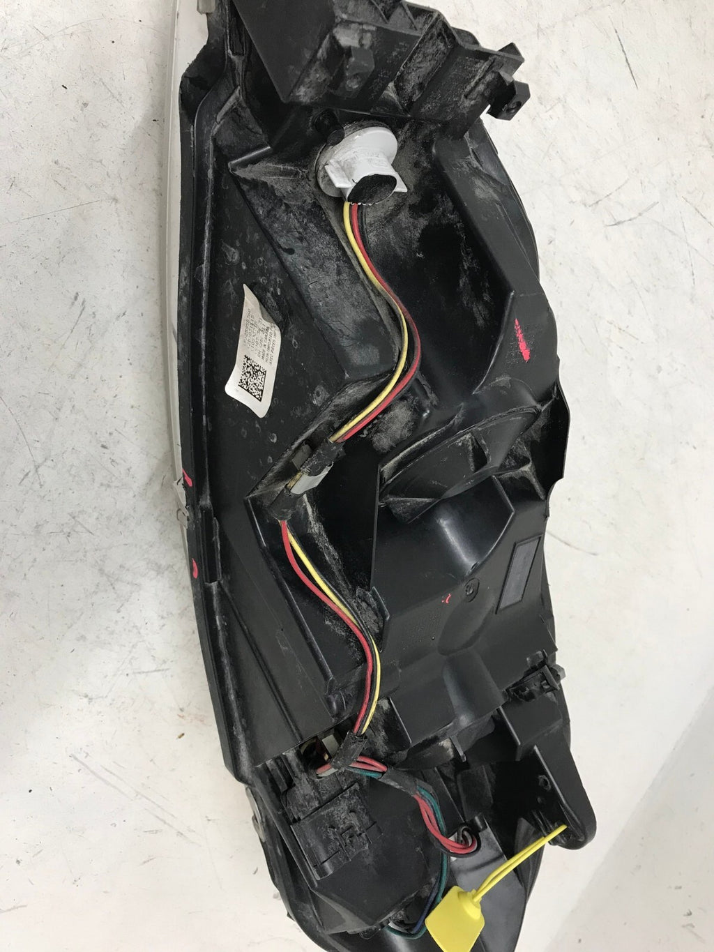 Headlight Damaged Passenger RH Chevy Impala Monte Carlo 2006-2016 25958360 OEM
