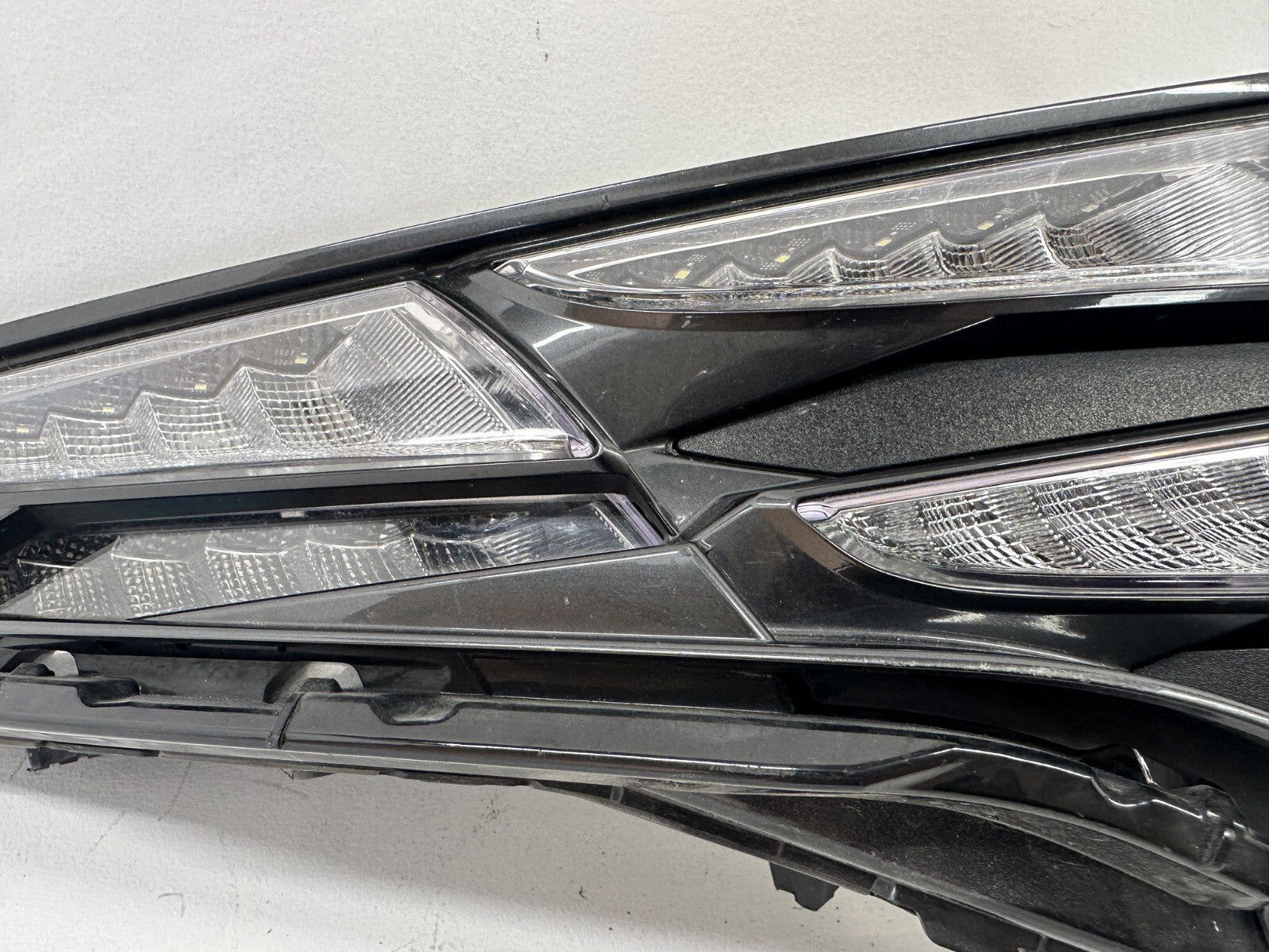 Headlight Damaged Right Passenger RH 2022-2024 Hyundai Tucson 92208-N9 OEM