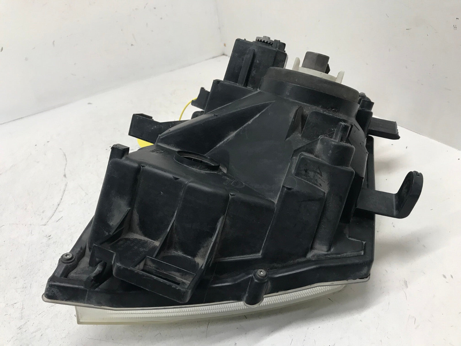 Headlight Damaged Left Driver LH Nissan Xterra 2005-2015 26060EA025 OEM