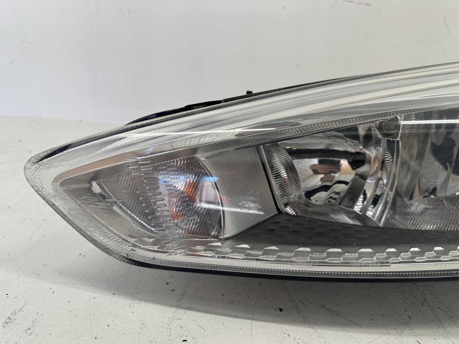Headlight Damaged Left Driver LH 2015-2018 Ford Focus FO2502337 OEM