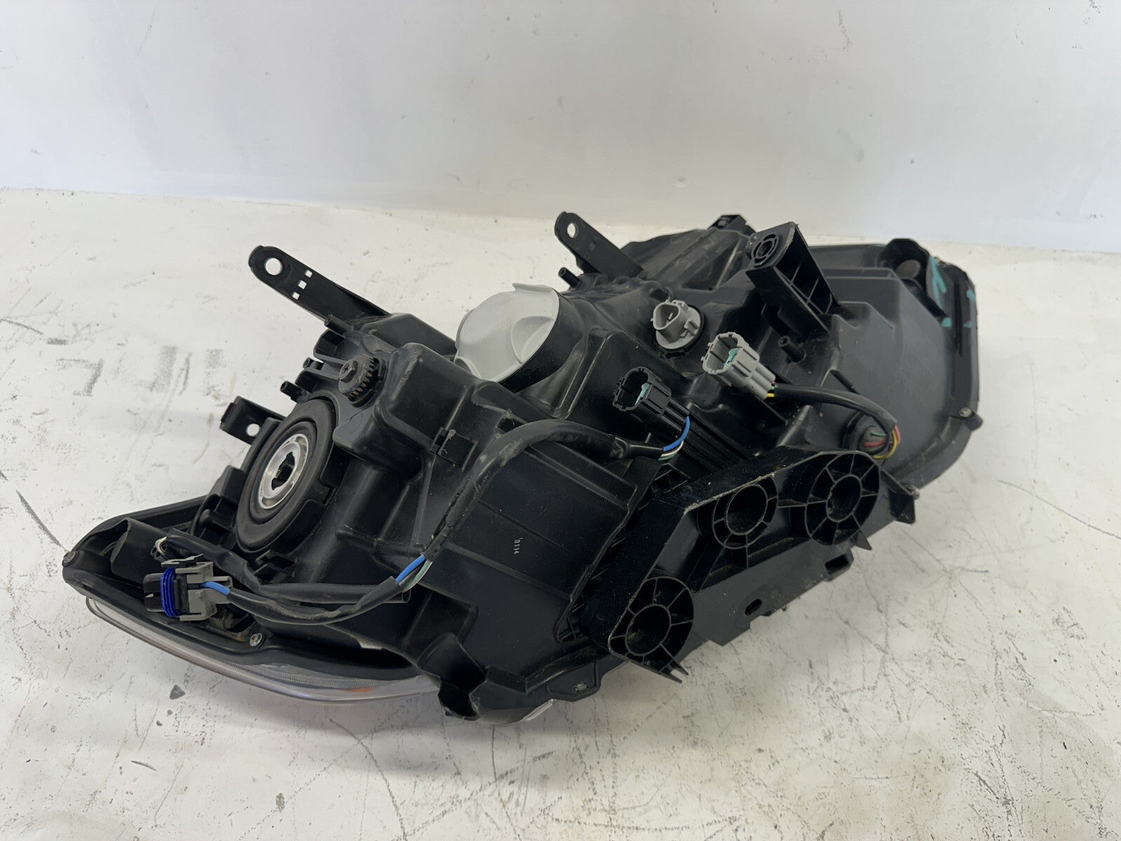 Headlight Left Driver LH Damaged 2017 2018 2019 2020 Nissan Rogue NI2502254 OEM