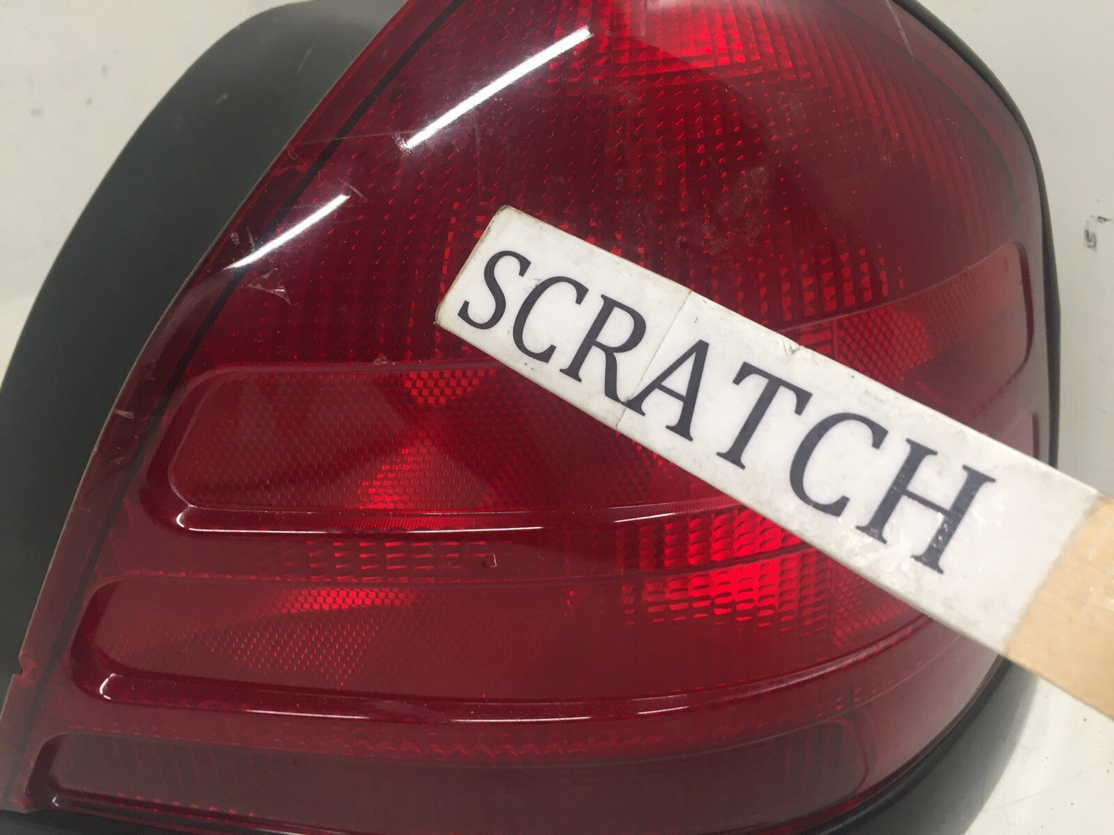 Tail light Damaged Lamp Right RH Ford Crown Victoria 04-2011 8W7Z-13405-A OEM