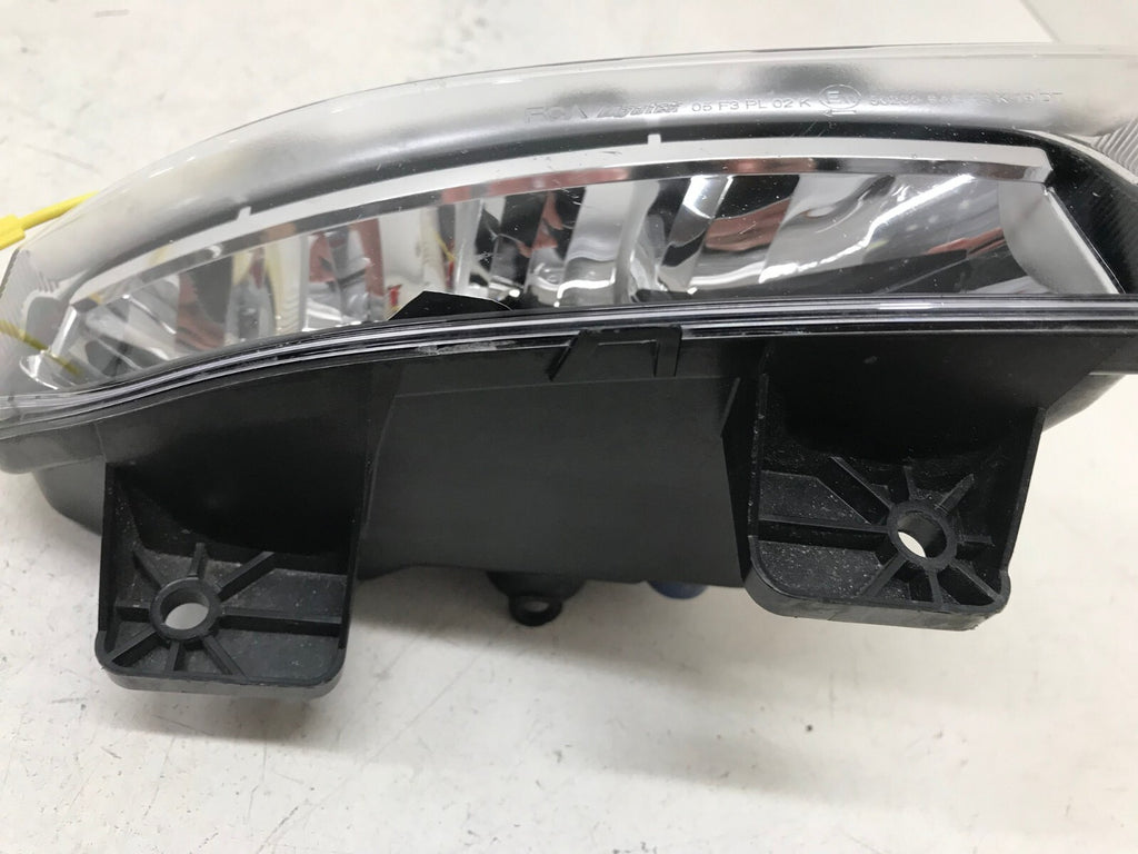 Fog light Damaged RH Right Dodge Ram 1500 2500 3500 19 20 21 2022 68477196AA OEM