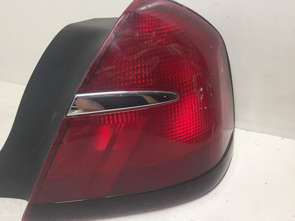 Tail light Damaged Lamp Right Passenger RH  Mercury Grand Marquis 1999-2002 OEM