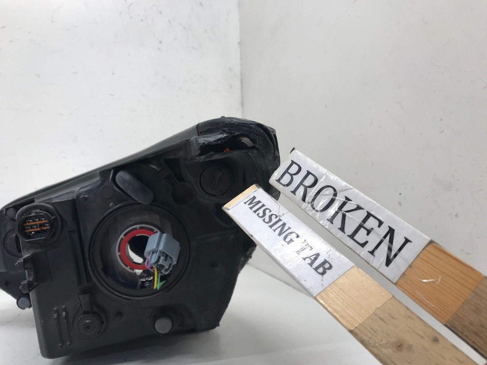 Headlight Damaged Right RH Passenger Kia Soul 2014-2017 92102-B2000 OEM