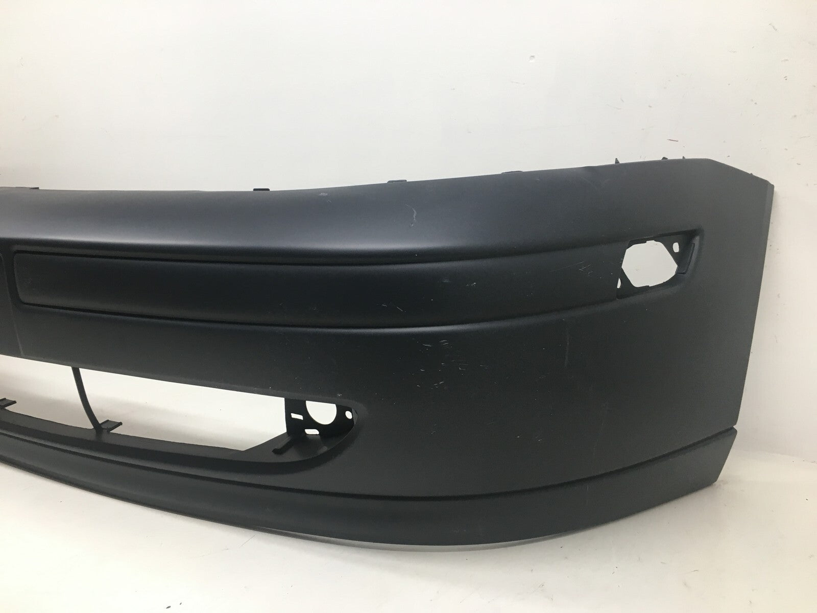 Front Bumper Cover Ford Focus w/ fog lamp holes Never painted 2000-2004 OEM