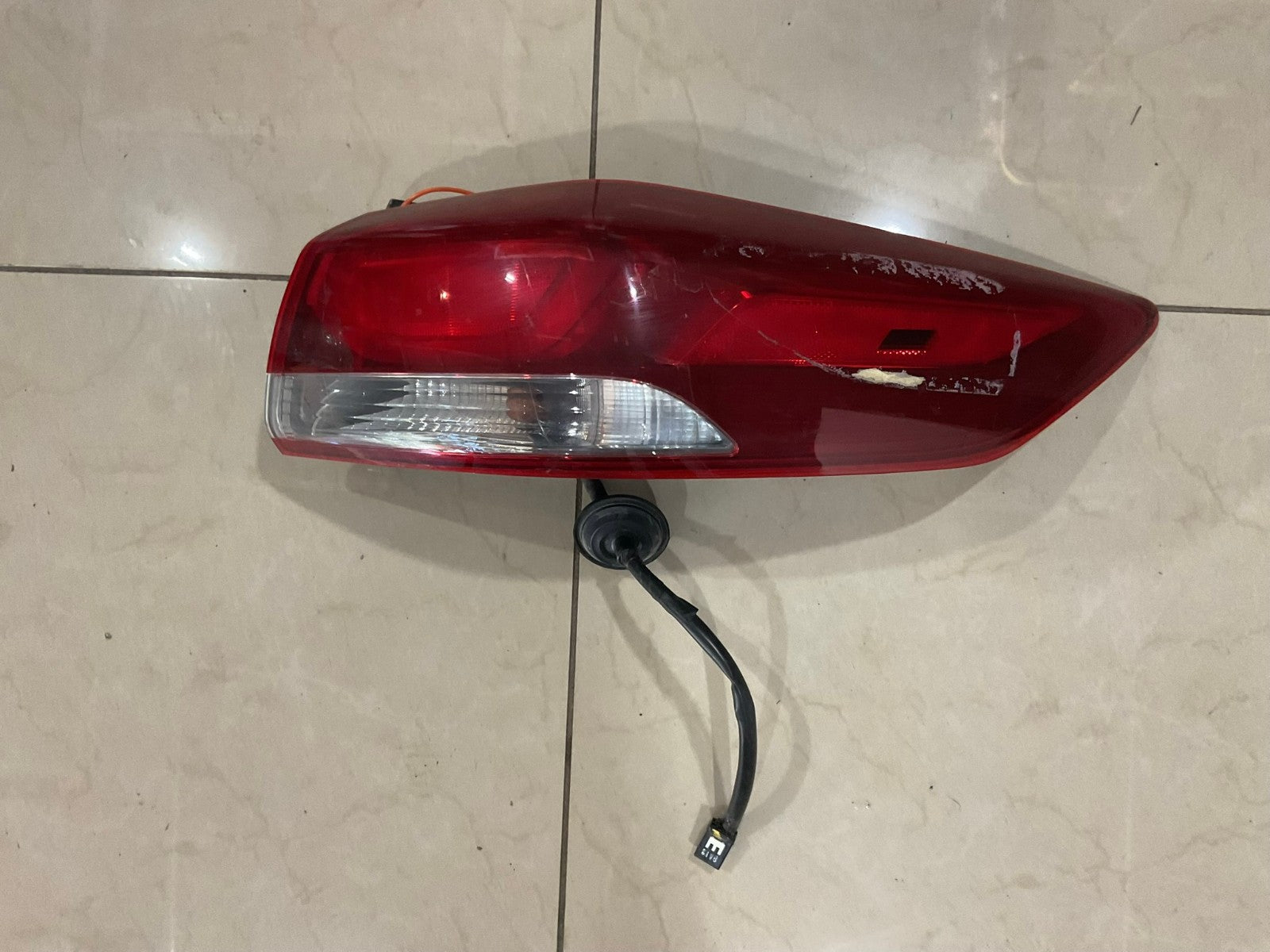 Tail light Right RH Passenger 2017 2018 Hyundai Elantra 92402-F30 OEM