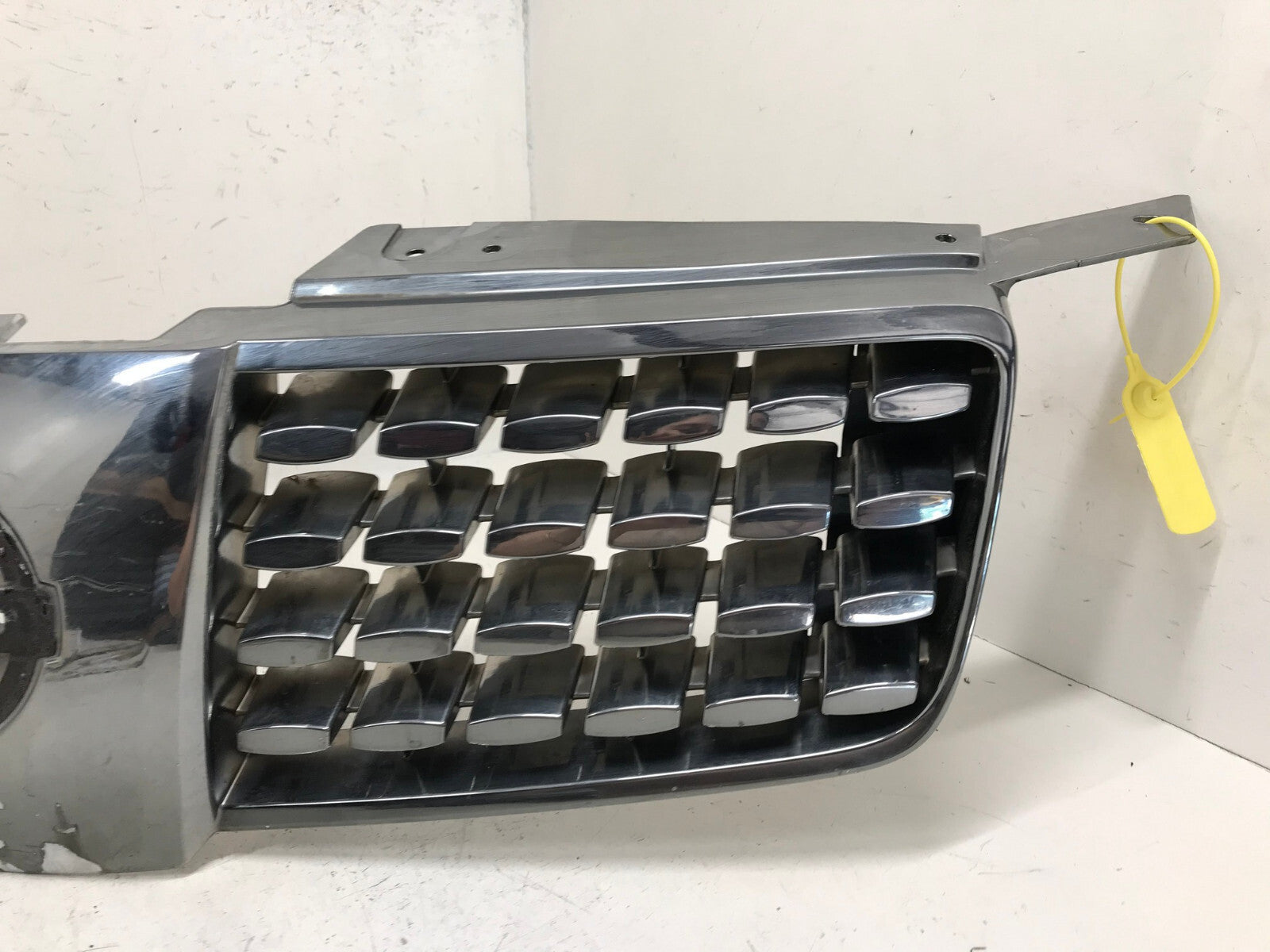 Grille Grill 2004-2006 Nissan Maxima 62070-7Y000 OEM