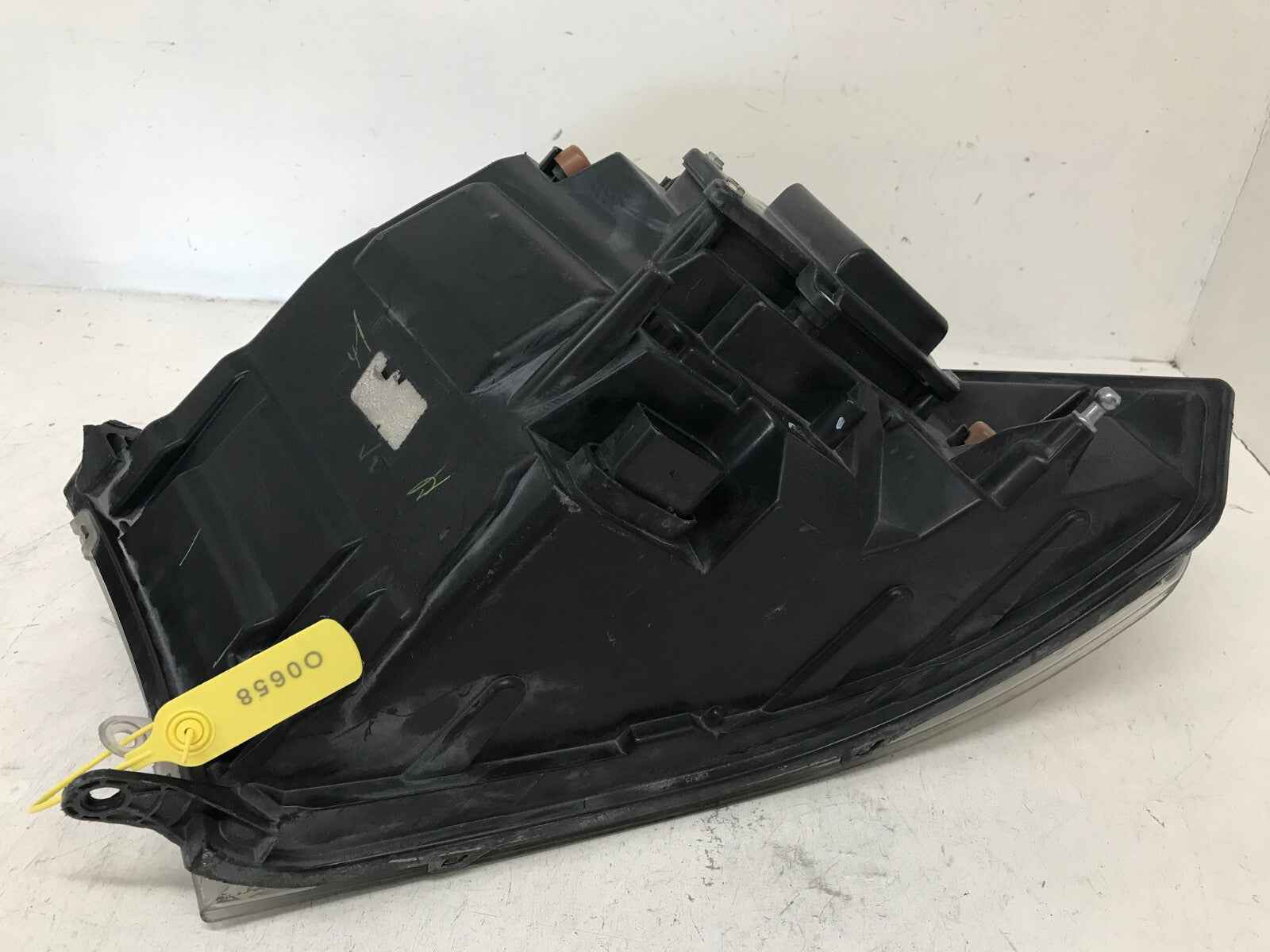 Headlight Damaged Passenger RH Projector Ram Truck 2015-2018 68093220AD OEM