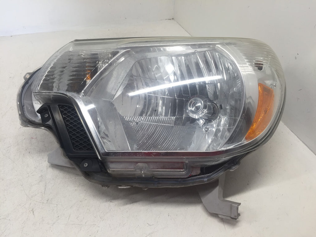 Headlight Damaged Head Lamp Driver LH Toyota Tacoma 2012-2015 8115004180 OEM