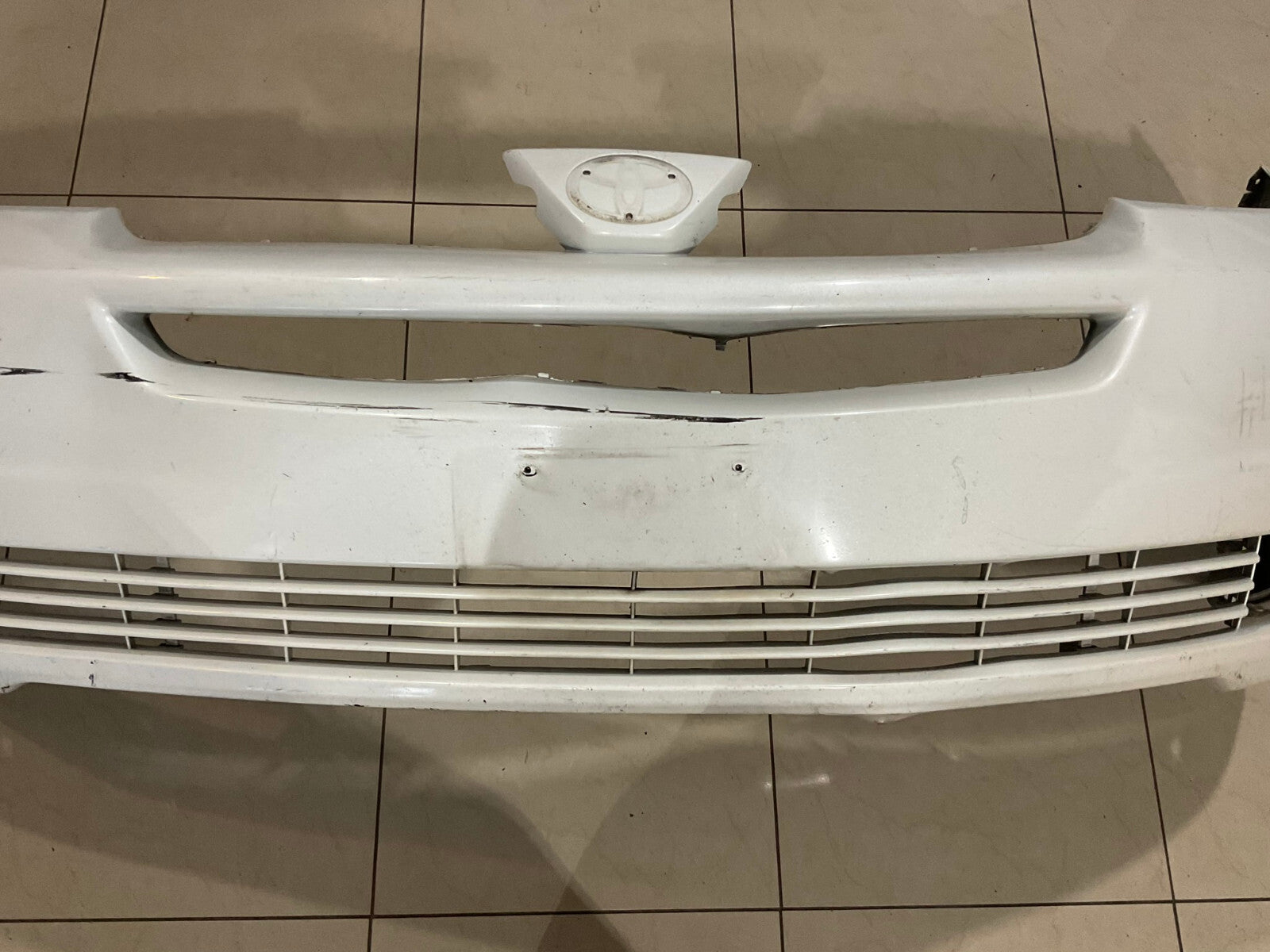 Front Bumper Cover White 2004-2005 Toyota Sienna 52119-WL500 OEM