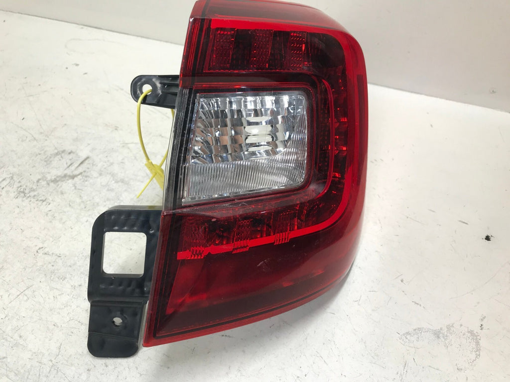 Tail light Damaged Passenger RH Right 2015-2019 Subaru Outback 84912AL05A OEM