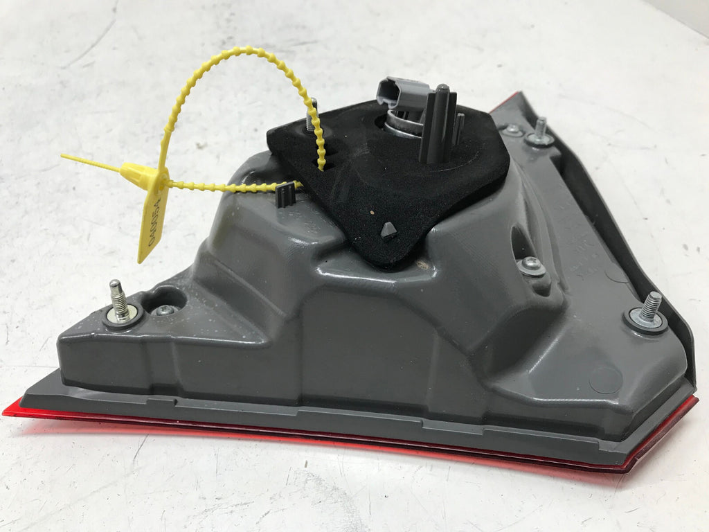 Tail light Damaged Left LH Driver Toyota Camry 2015 2016 2017 8159006410 OEM