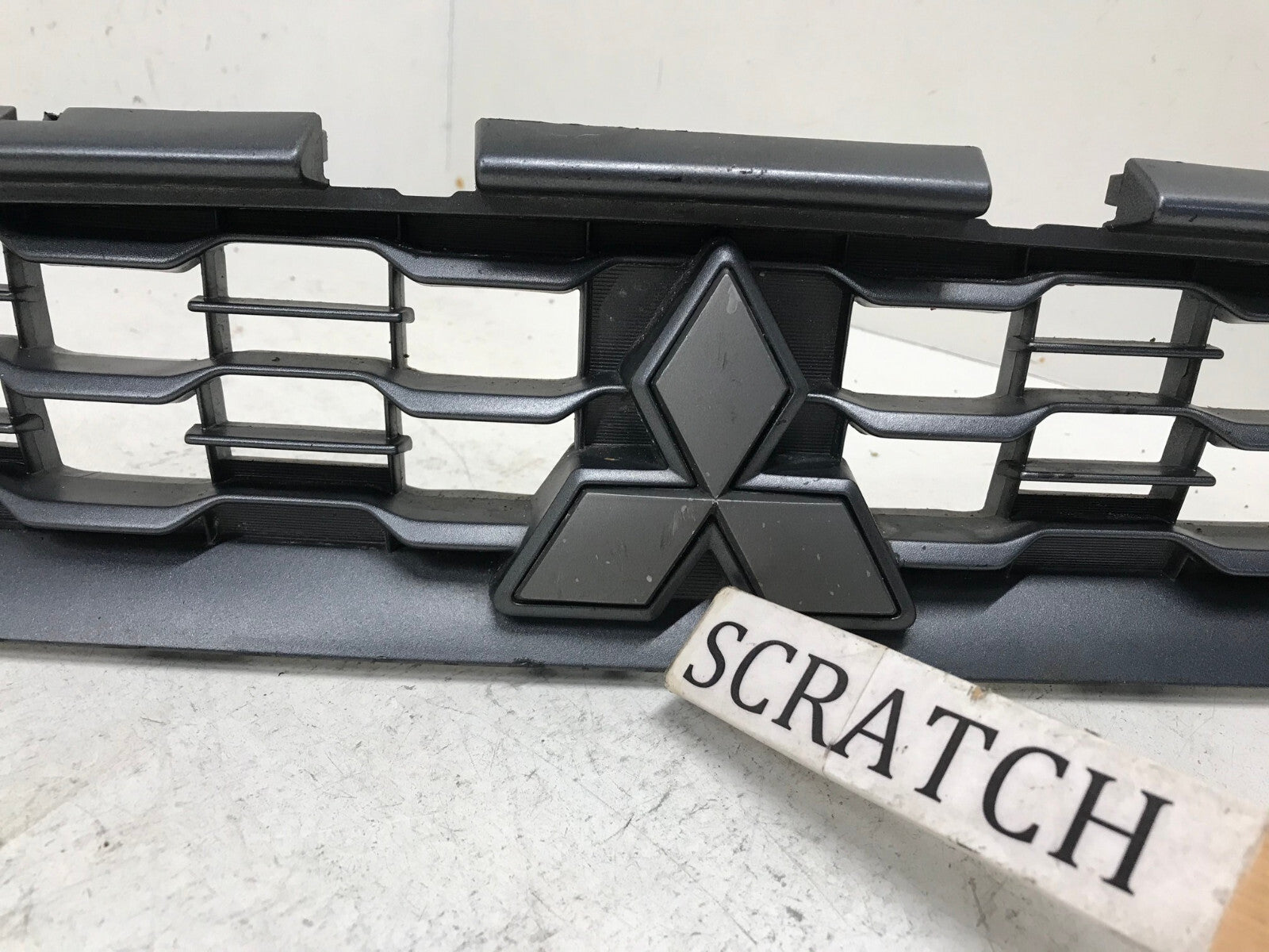Grill Grille 2013-2015 Mitsubishi Outlander 6402A318 OEM