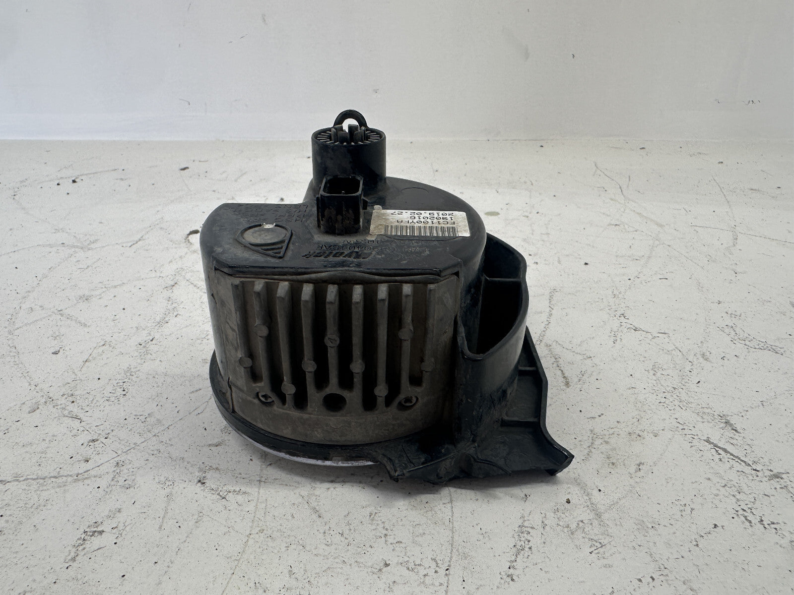 Fog light Damaged Passenger RH 2018-2021 Jeep Wrangler Gladiator 68304048AF OEM