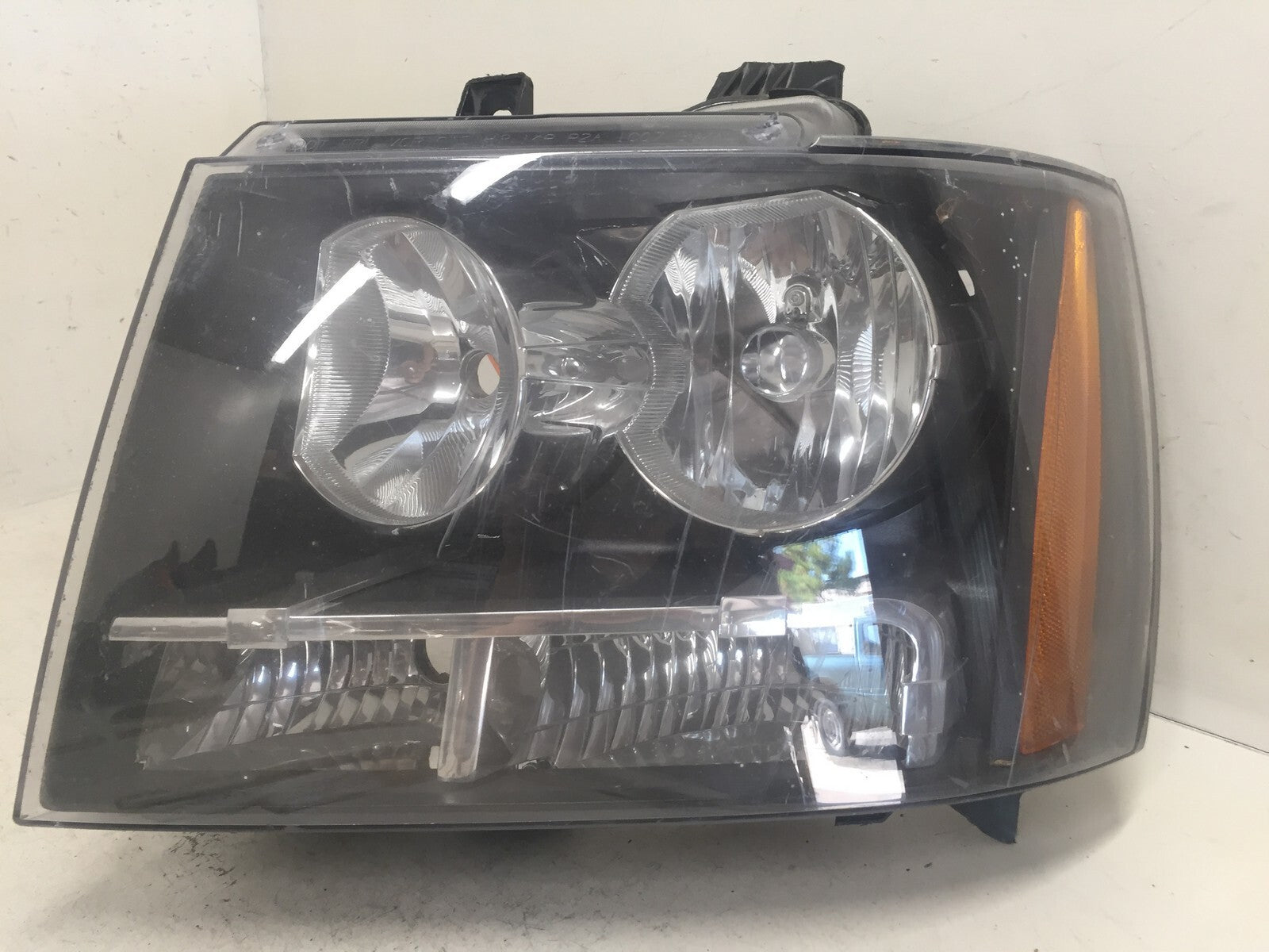 Headlight Damaged Driver LH Chevy Suburban Tahoe Avalanche 07-2014 20760578 OEM