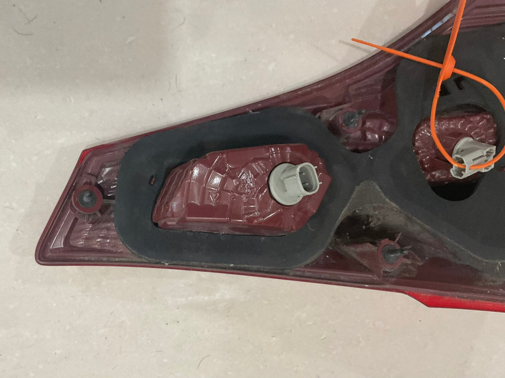 Tail light Damaged Right Passenger RH 2013 - 2015 Toyota RAV4 CAPA