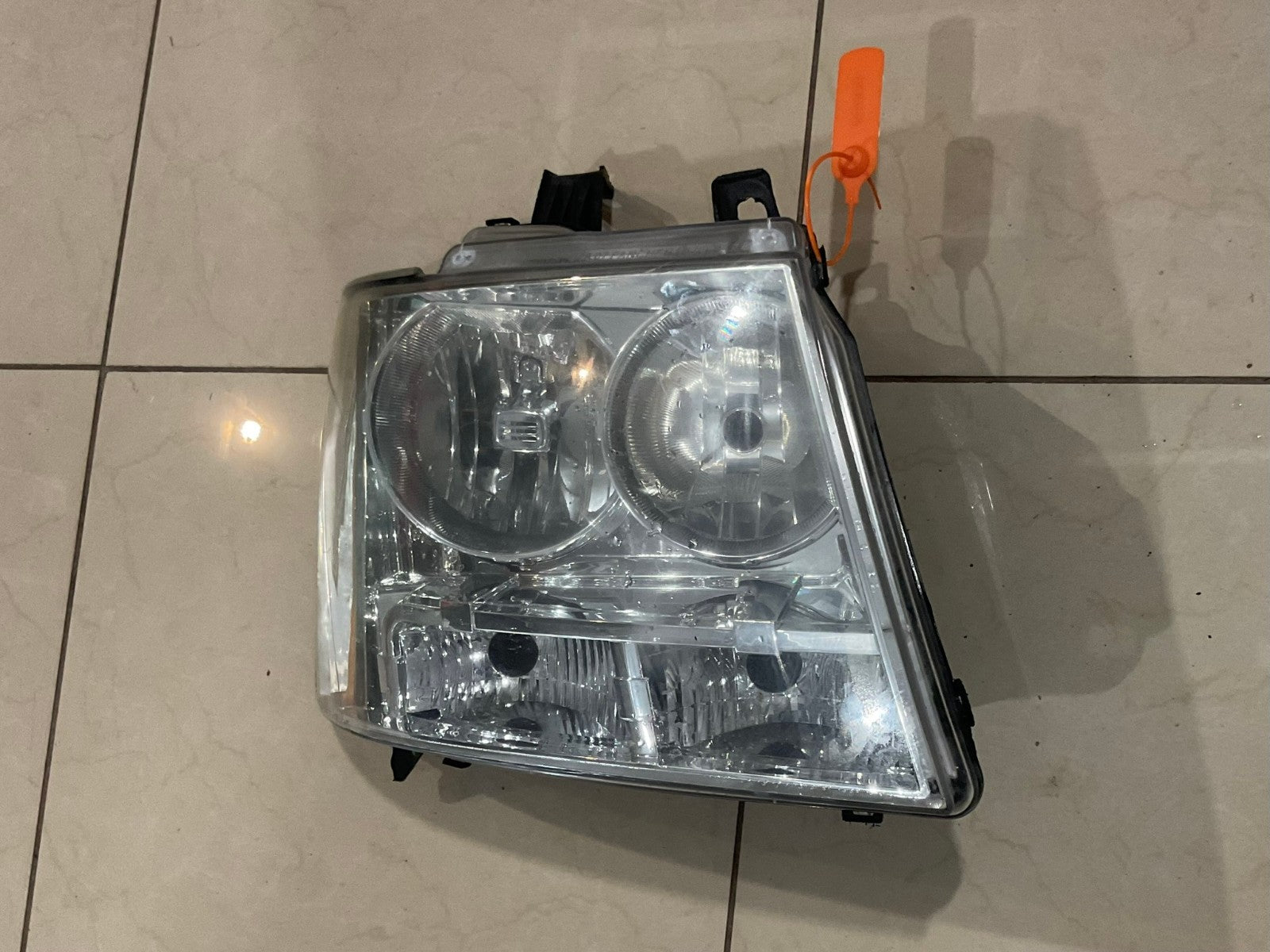 Headlight Right RH Passenger 2007-2014 Chevy Avalanche/Suburban/Tahoe CAPA