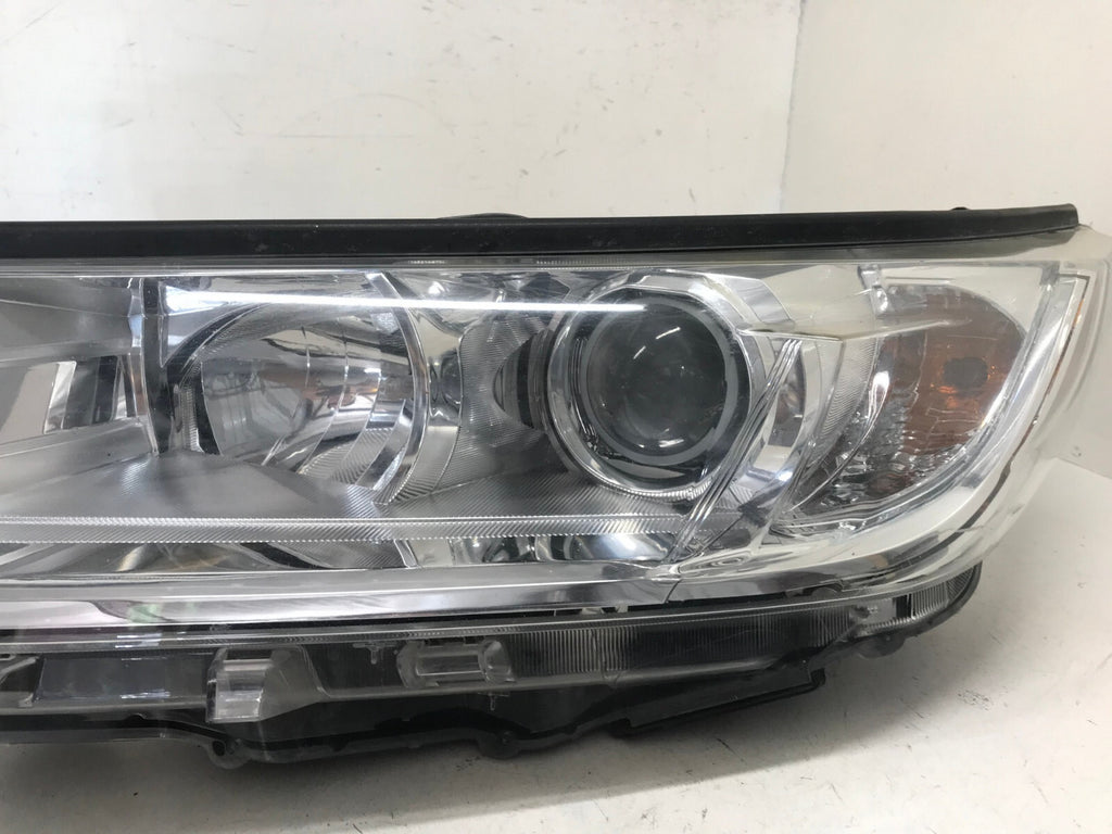 Headlight Damaged Driver LH 2017 2018 2019 Toyota Highlander 811500E360 OEM