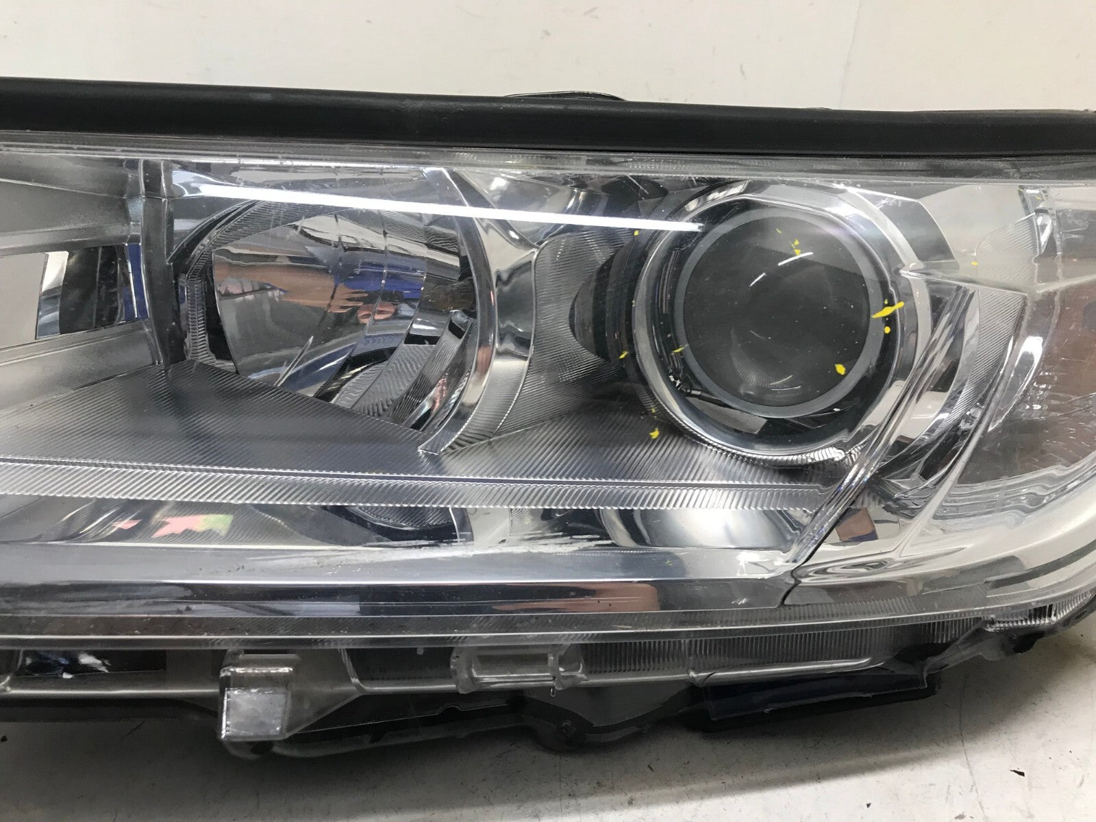 Headlight Damaged Driver LH 2017-2019 Toyota Highlander LE XLE 81150-0E390 OEM
