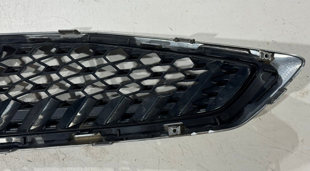 Grill Grille Black/Silver Trim Mitsubishi Mirage 2017-2020 6402A380 OEM