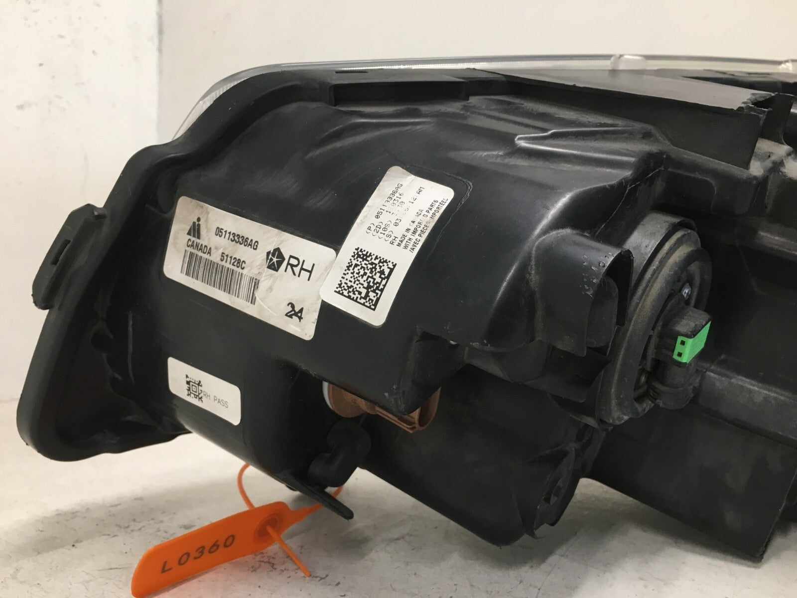 Headlight Damaged RH Passenger Chrysler Town & Country 2008-2016 05113336AG OEM